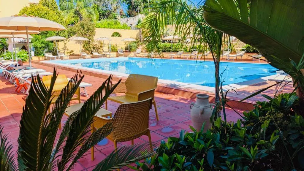 Swimming pool in Hotel Grotticelle