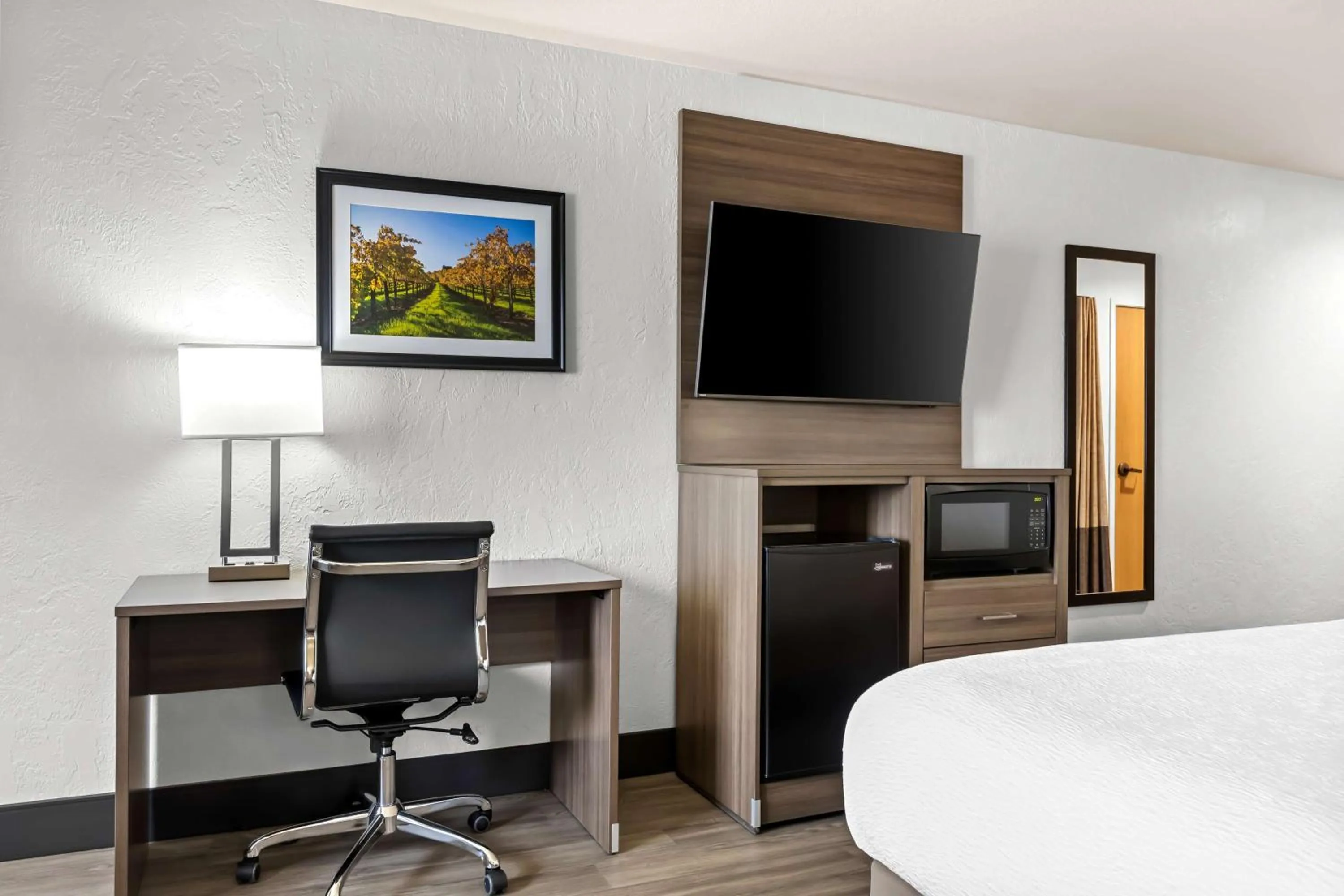 Bedroom, Bed in Best Western Plus Caldwell Inn & Suites