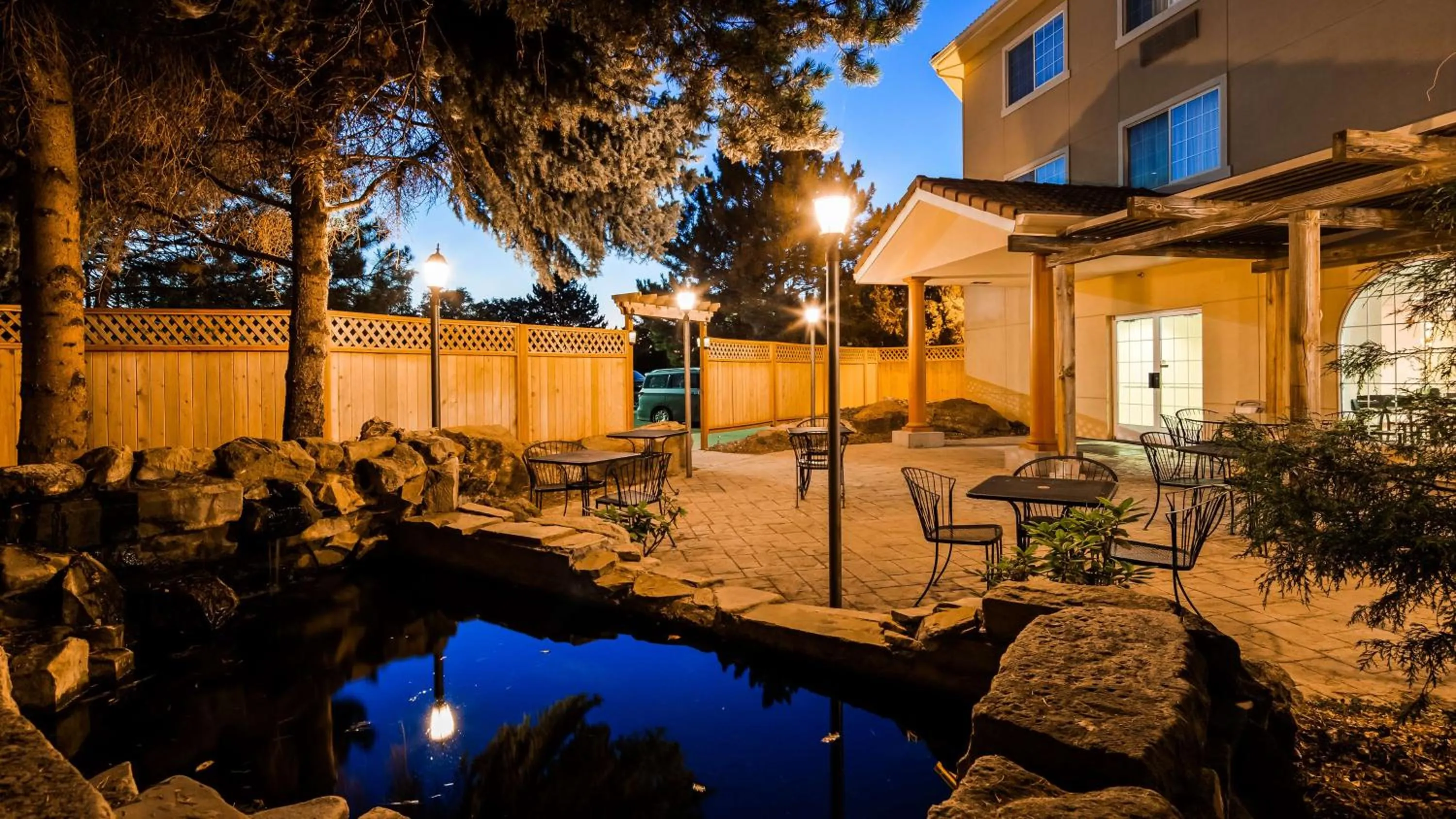 Property building in Best Western Plus Caldwell Inn & Suites