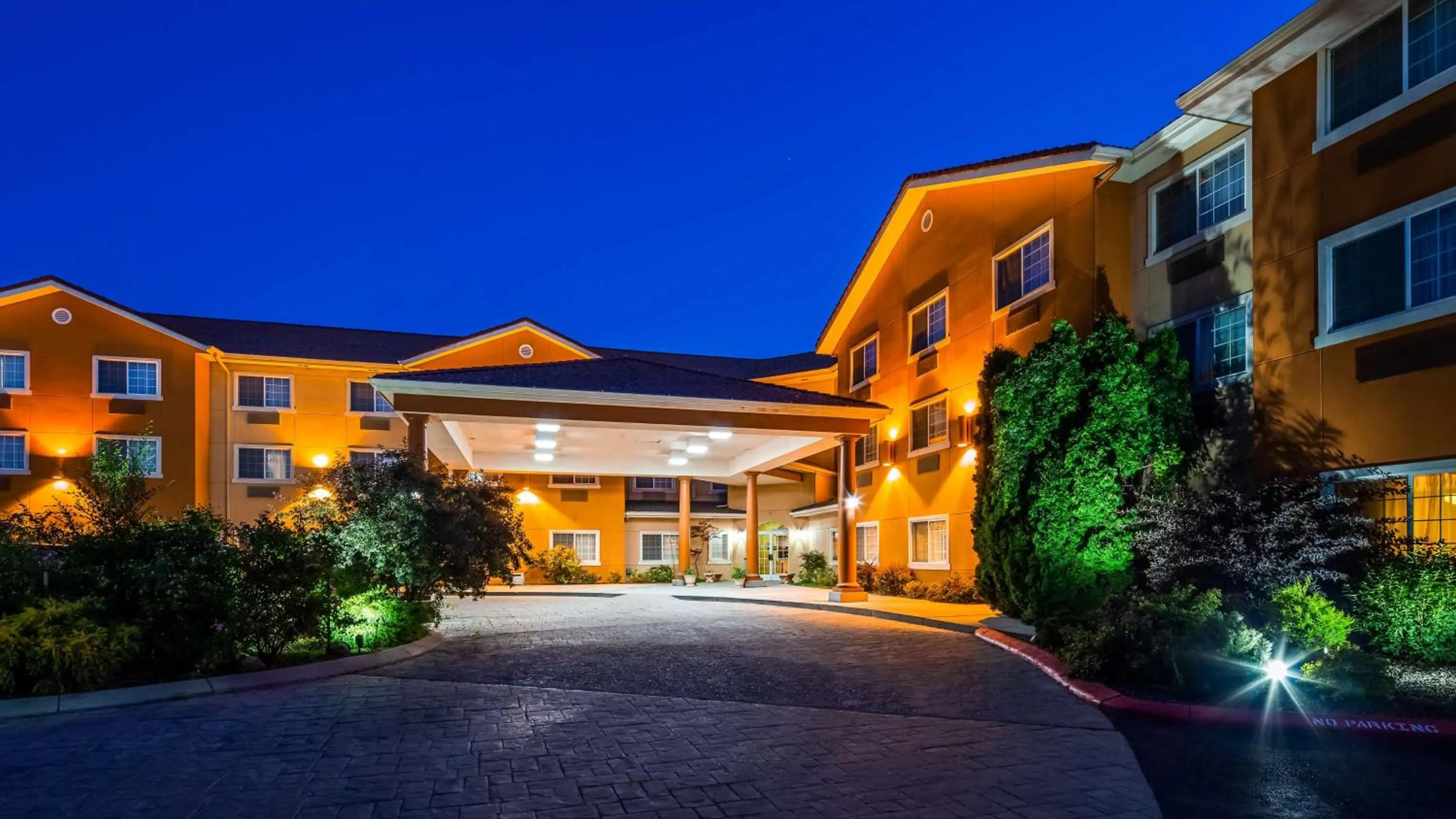 Property building in Best Western Plus Caldwell Inn & Suites