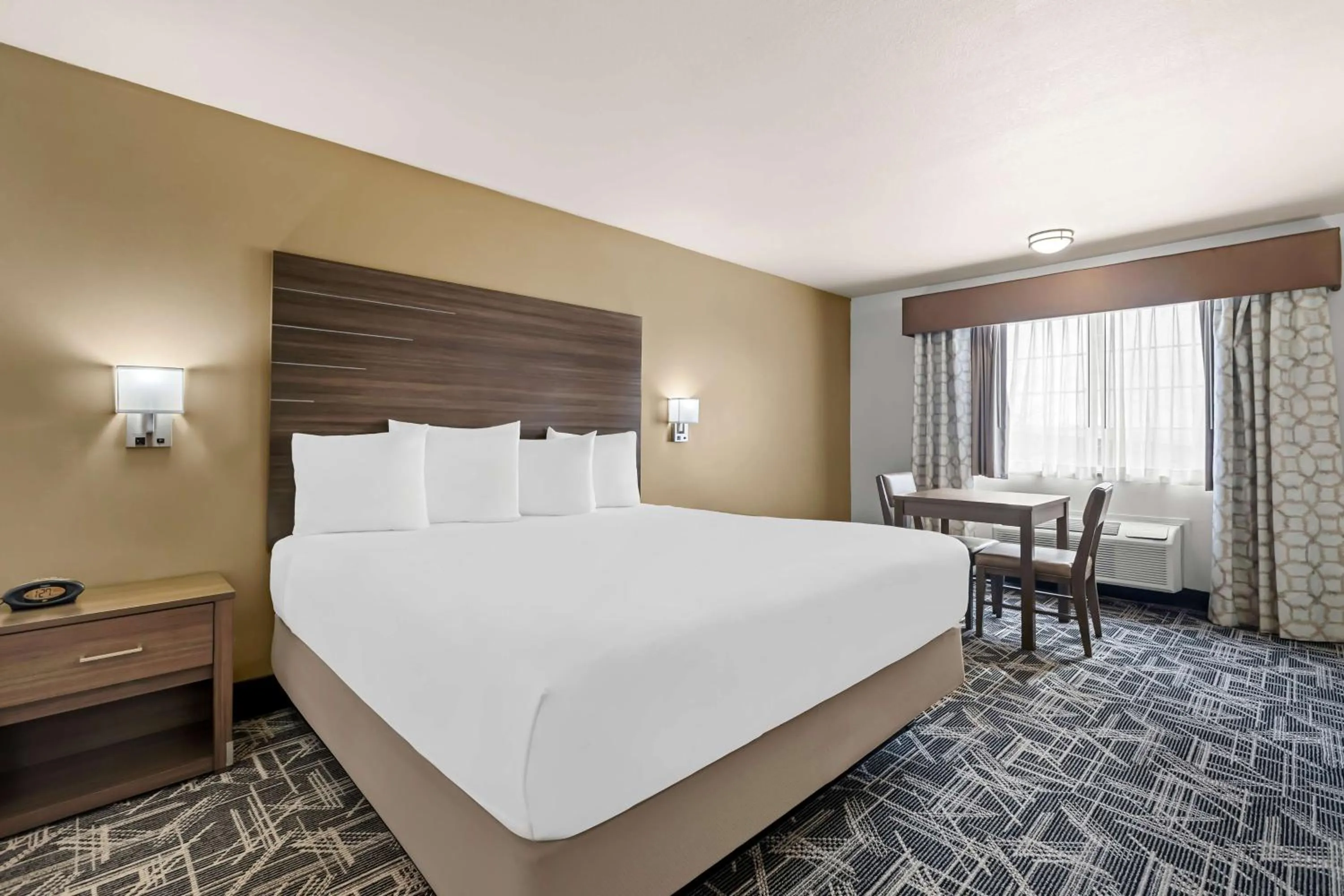 Bedroom, Bed in Best Western Plus Caldwell Inn & Suites