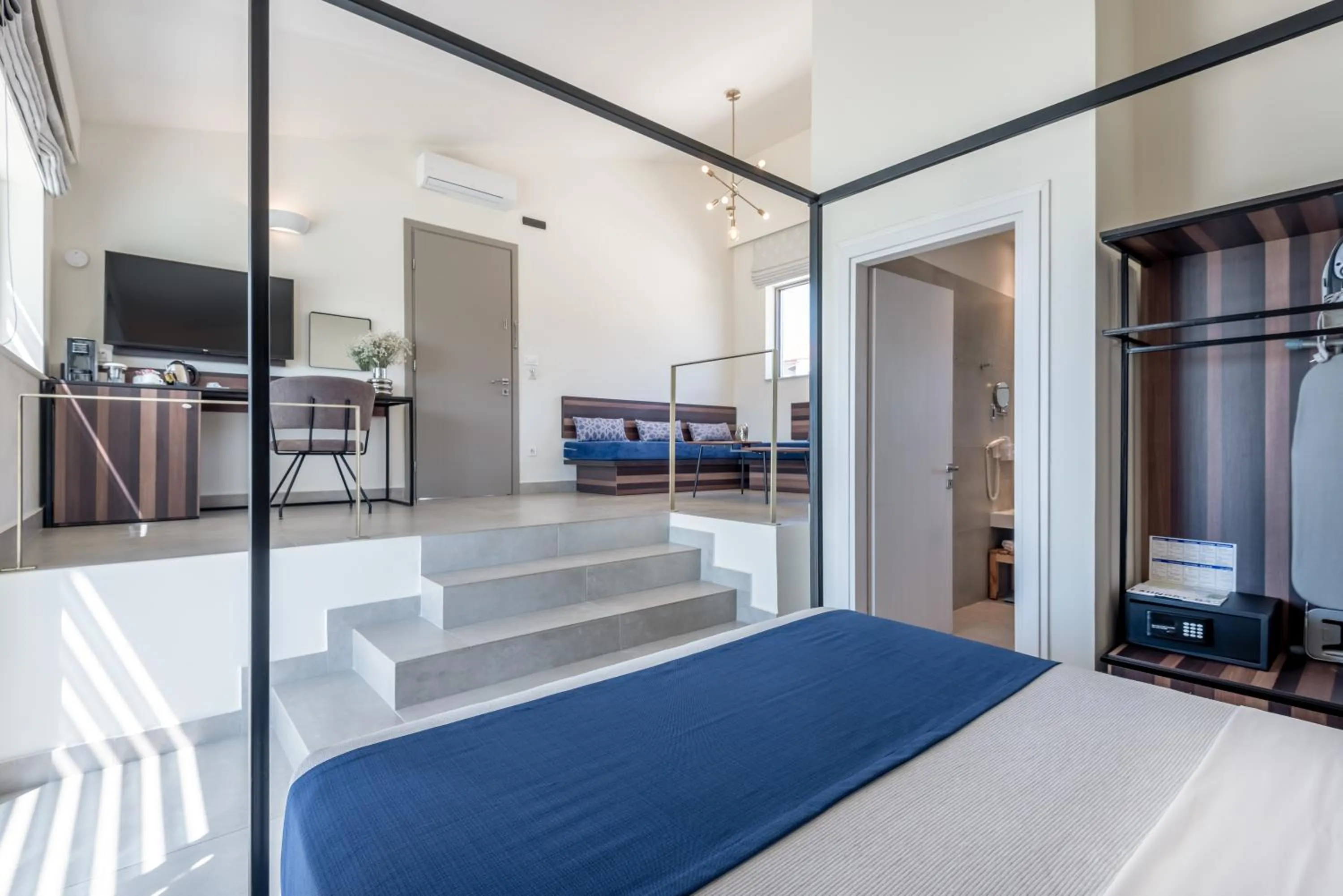 Living room, Bed in Aloe Boutique Hotel & Suites - adults only