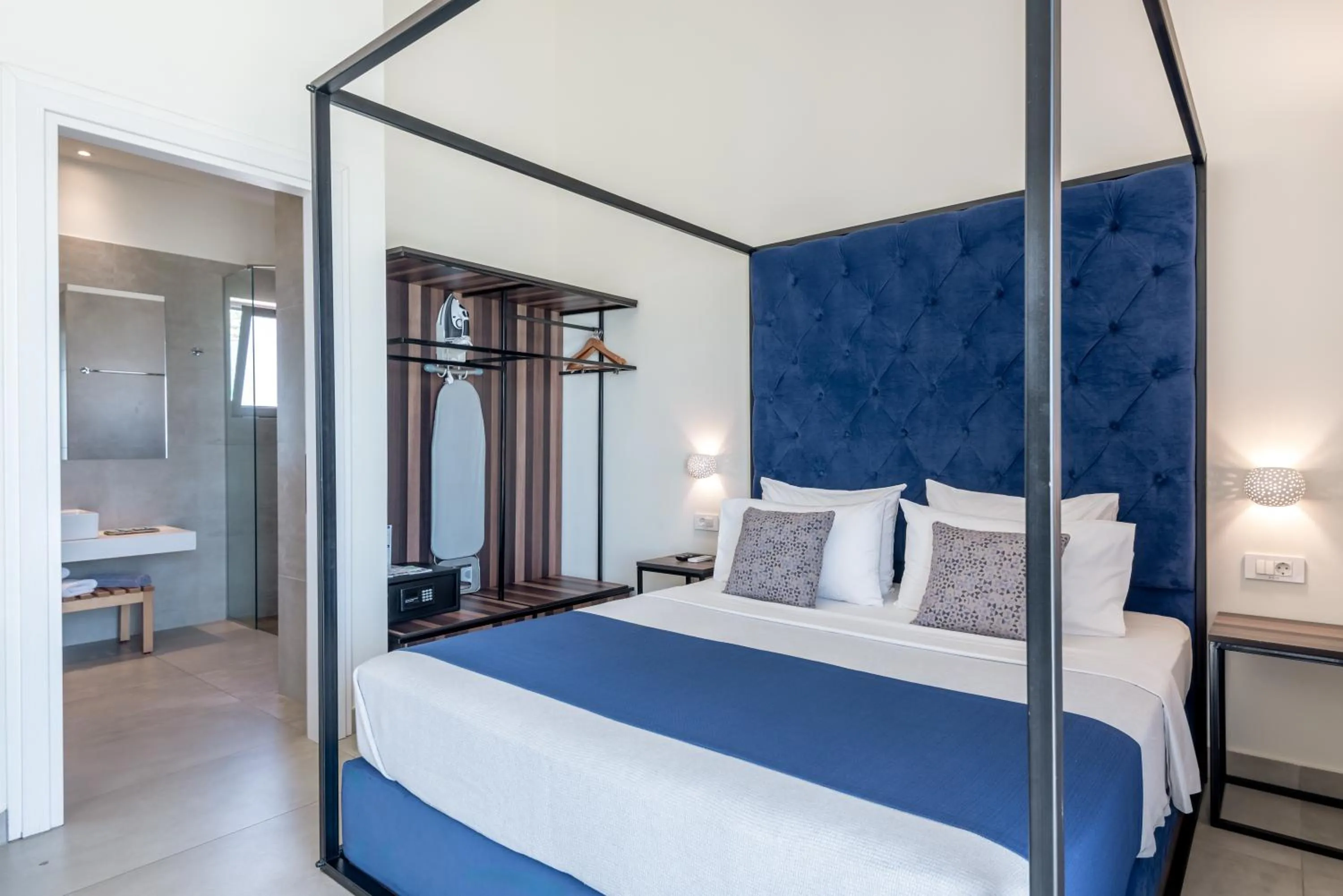 Bedroom, Bed in Aloe Boutique Hotel & Suites - adults only