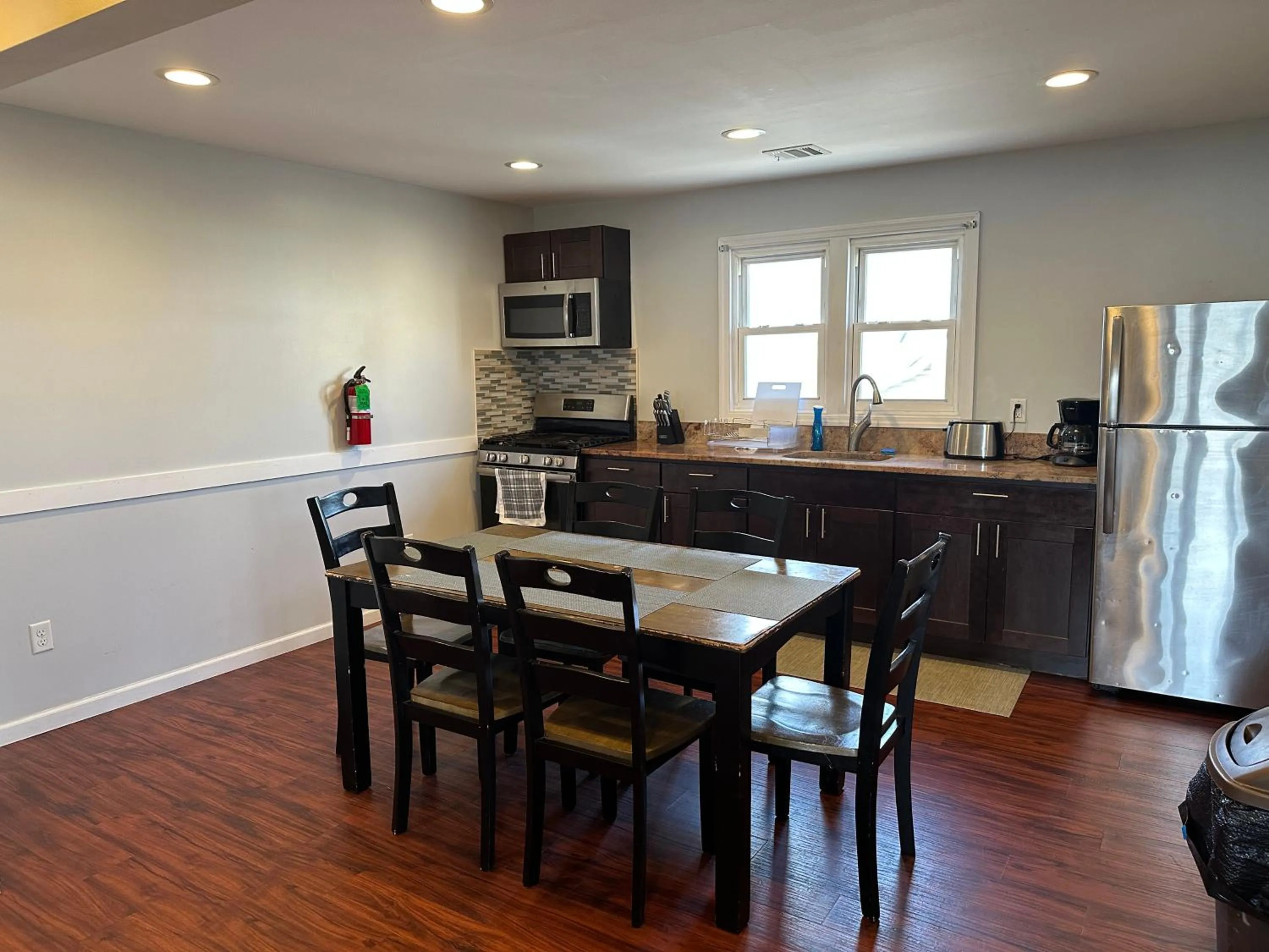 Kitchen or kitchenette in Anchor Motel