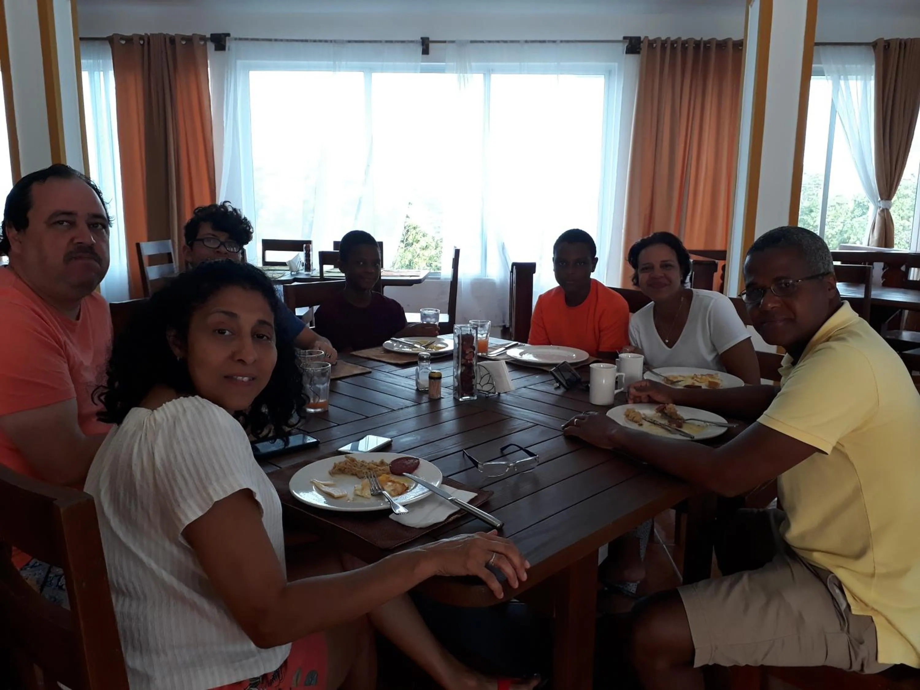 Restaurant/places to eat in Figaro Hotel Samana