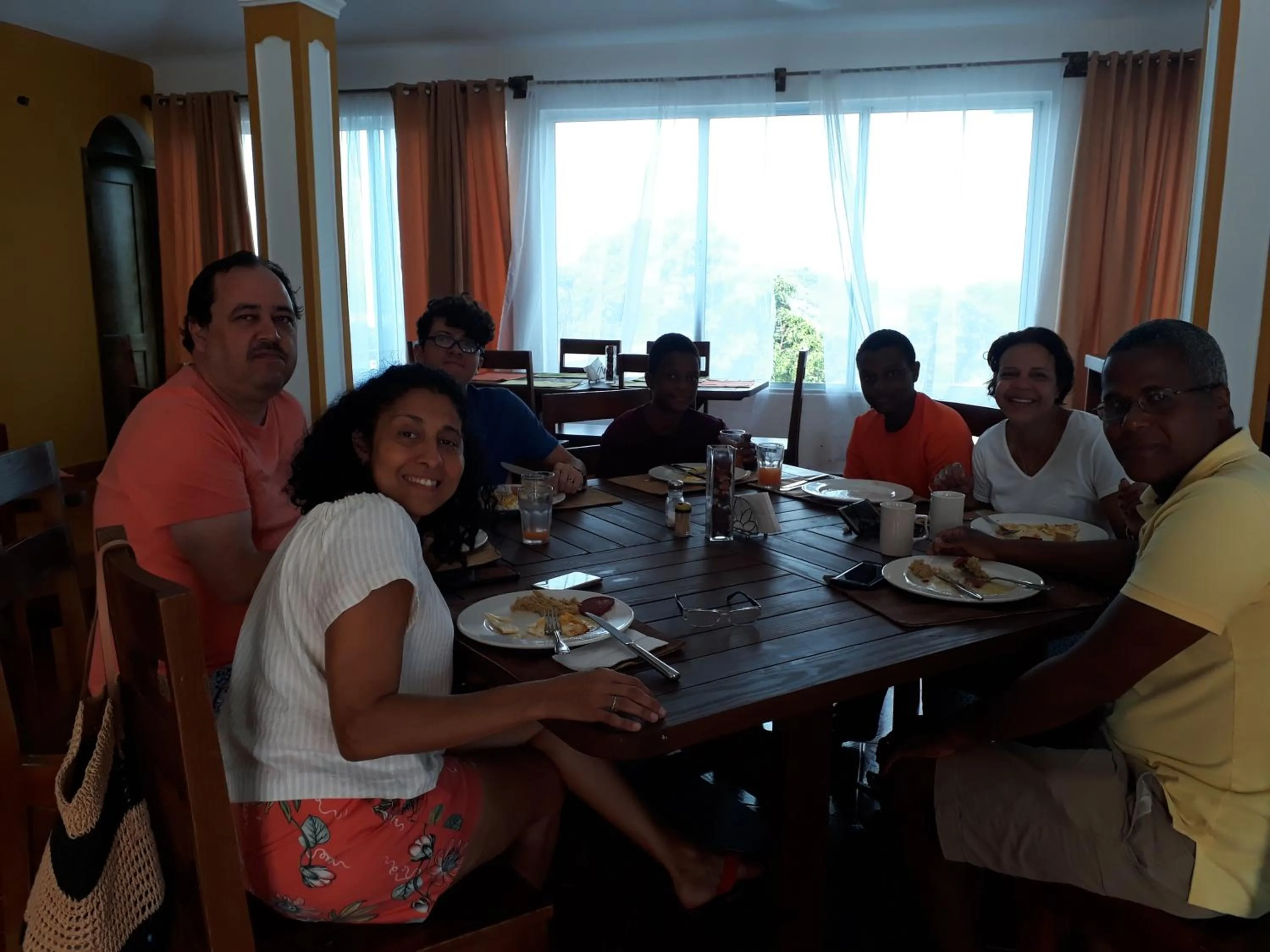 Restaurant/places to eat in Figaro Hotel Samana