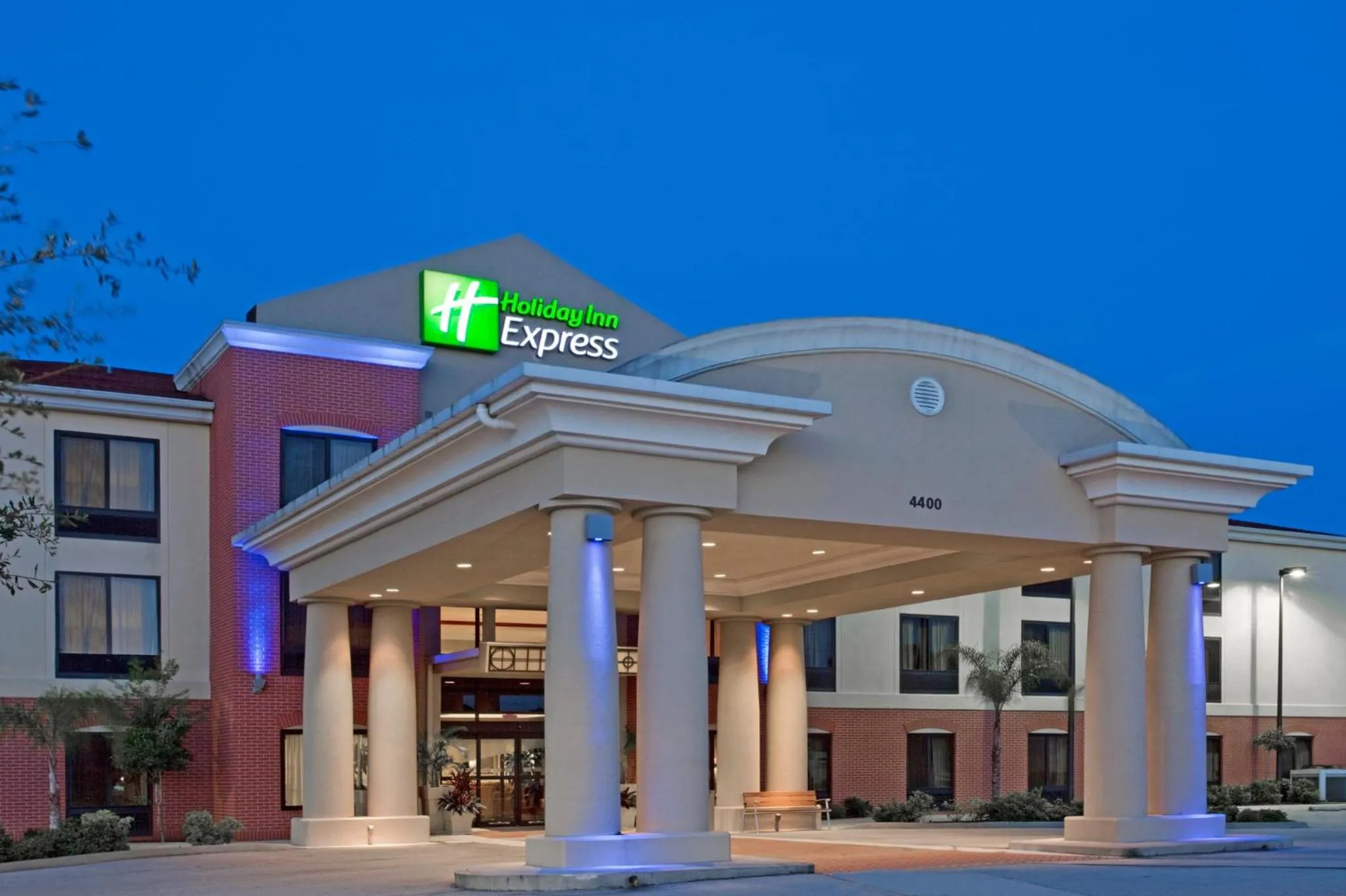 Property building in Holiday Inn Express & Suites Sebring by IHG