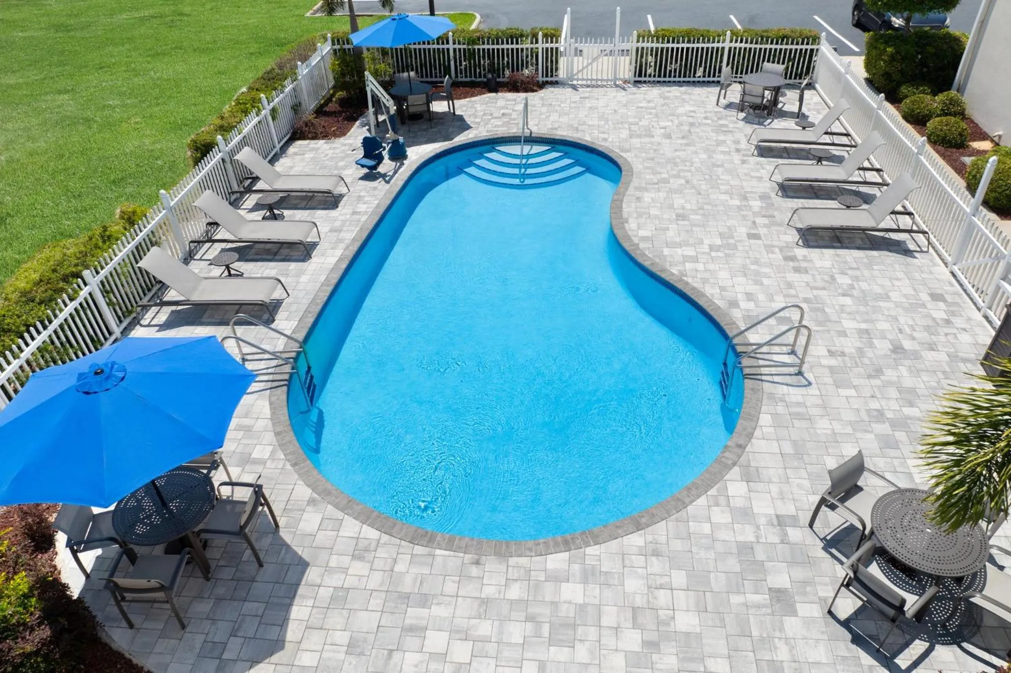 Swimming pool in Holiday Inn Express & Suites Sebring by IHG