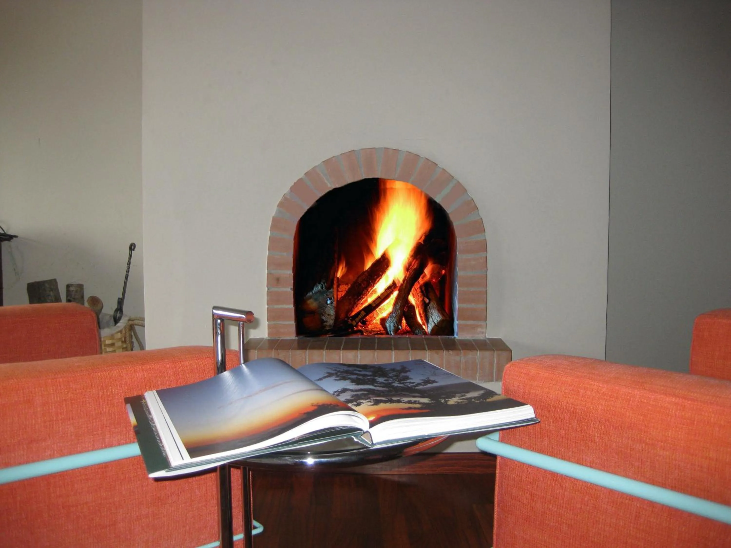 Communal lounge/ TV room in San Lorenzo Si Alberga