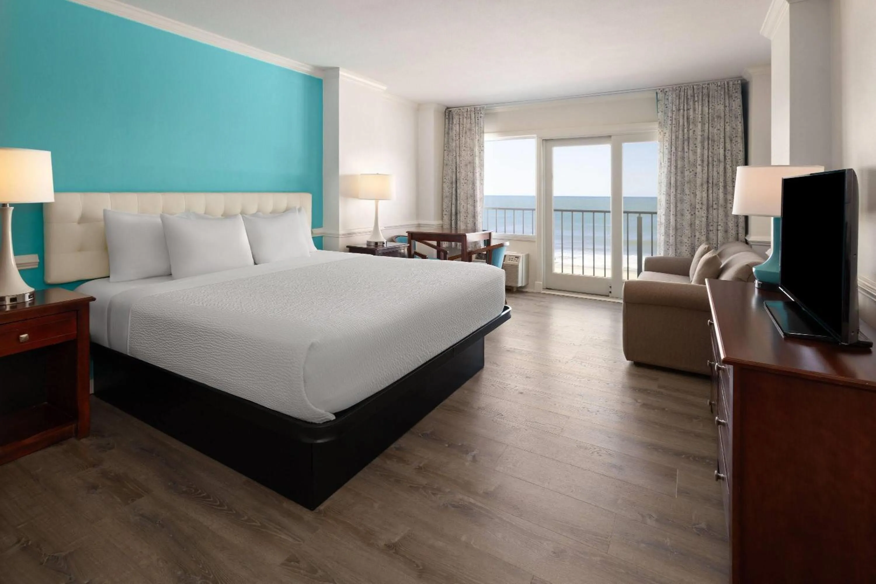 Photo of the whole room, Bed in Howard Johnson Plaza by Wyndham Ocean City Oceanfront