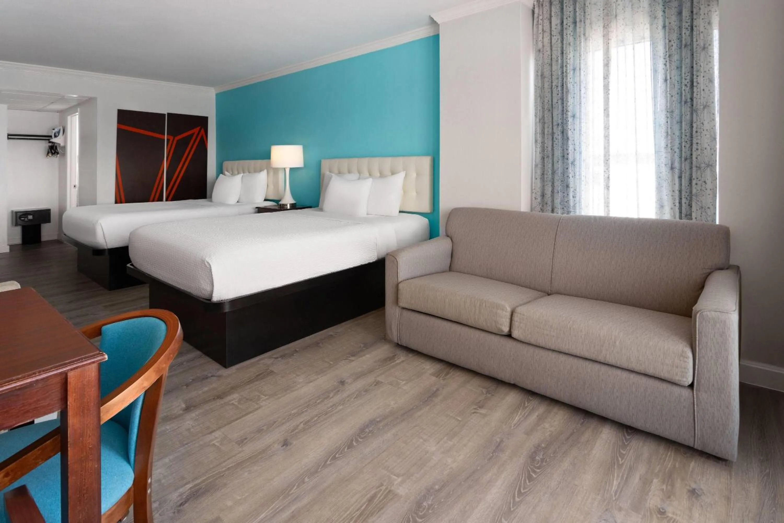 Photo of the whole room, Bed in Howard Johnson Plaza by Wyndham Ocean City Oceanfront