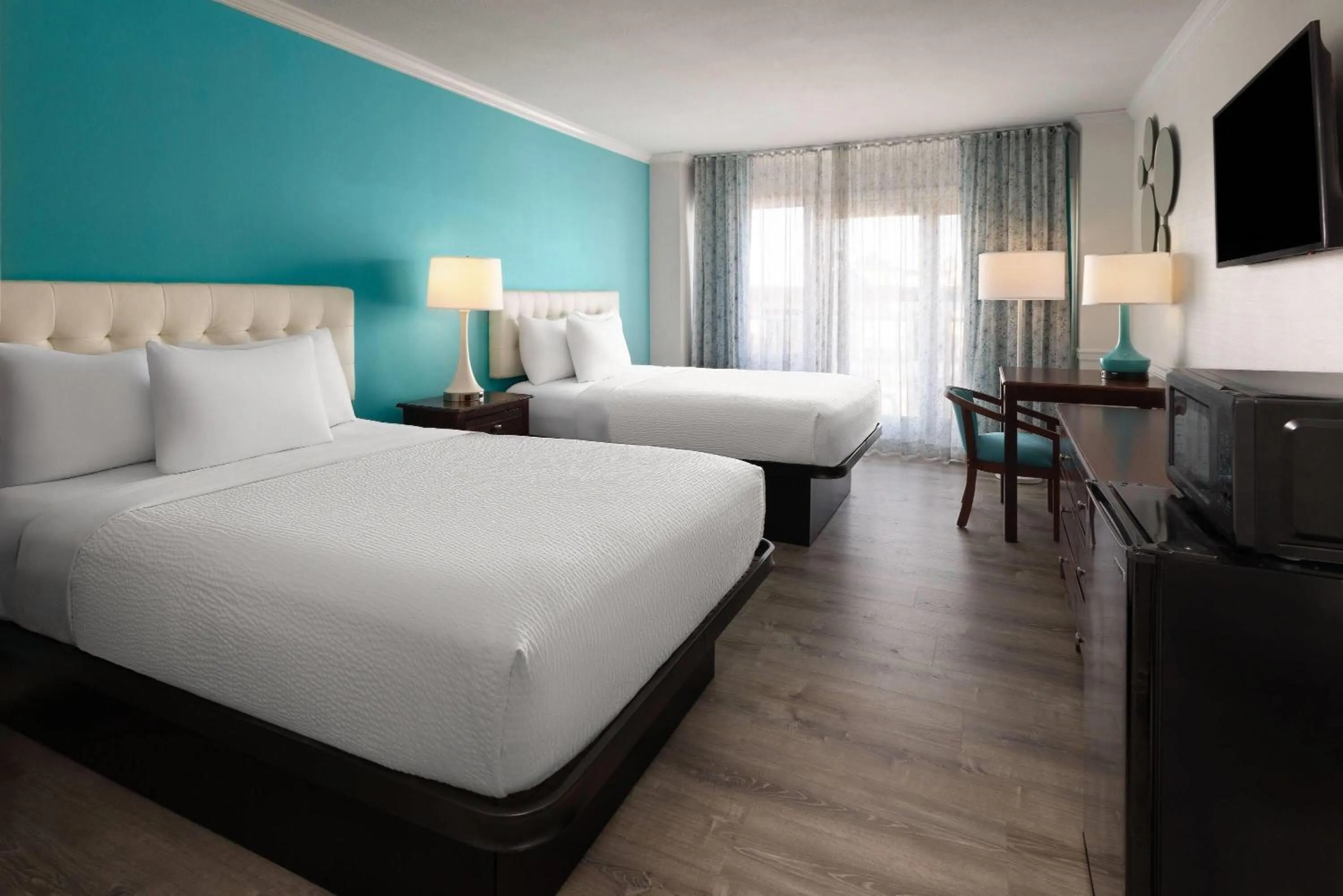 Photo of the whole room, Bed in Howard Johnson Plaza by Wyndham Ocean City Oceanfront
