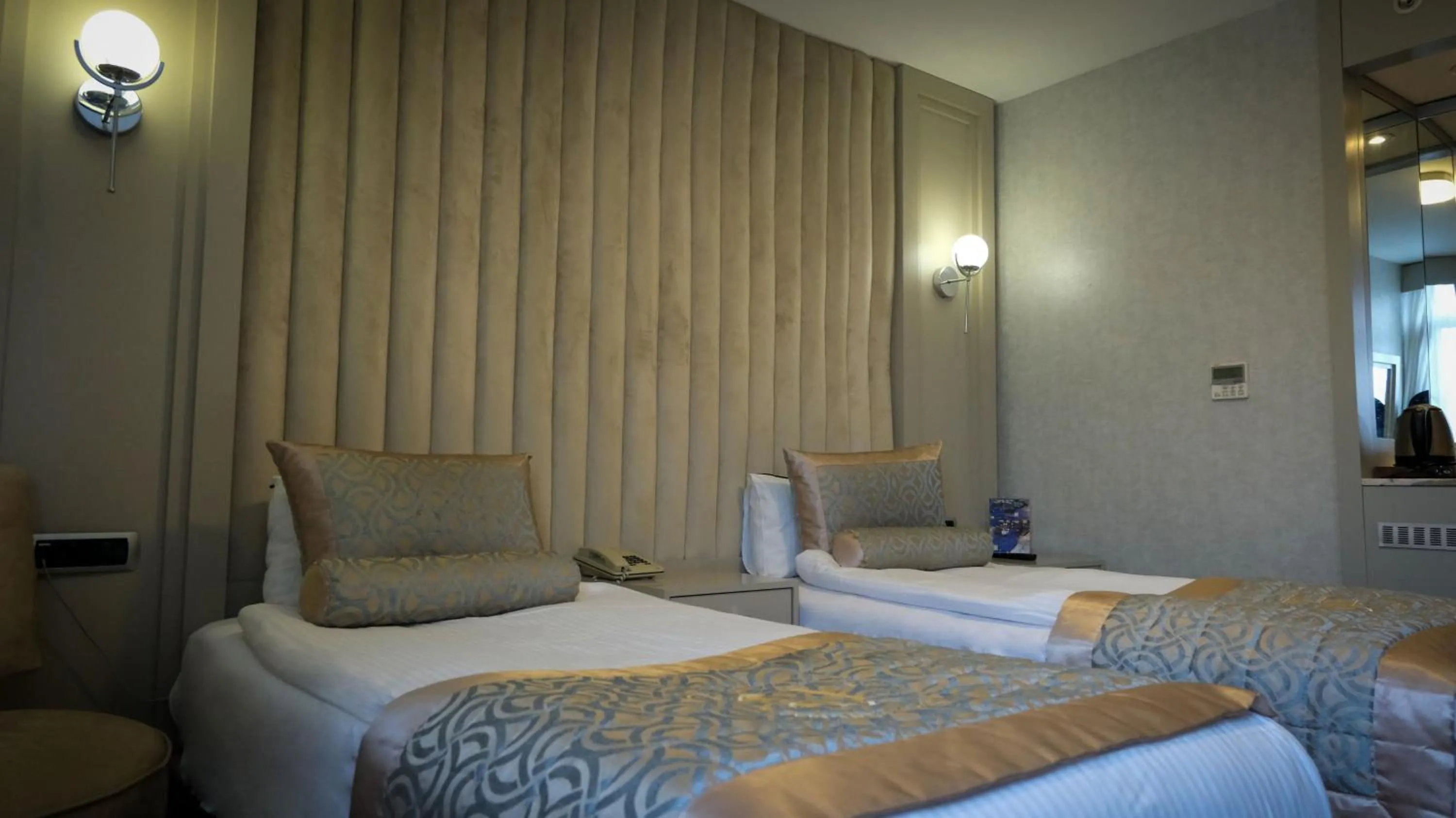 Photo of the whole room, Bed in Kervansaray Bursa City Hotel