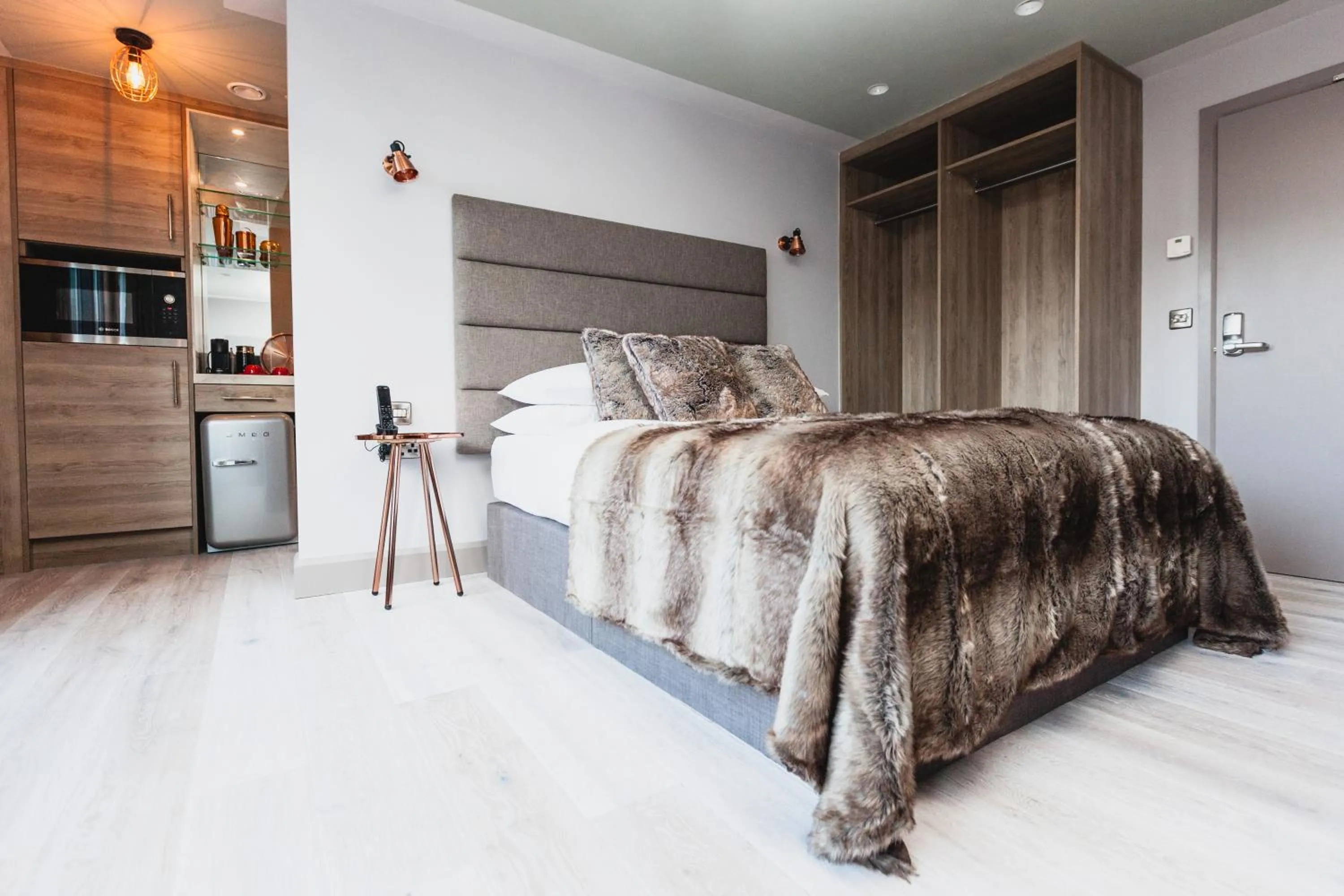 Photo of the whole room, Bed in Clarendon Suites