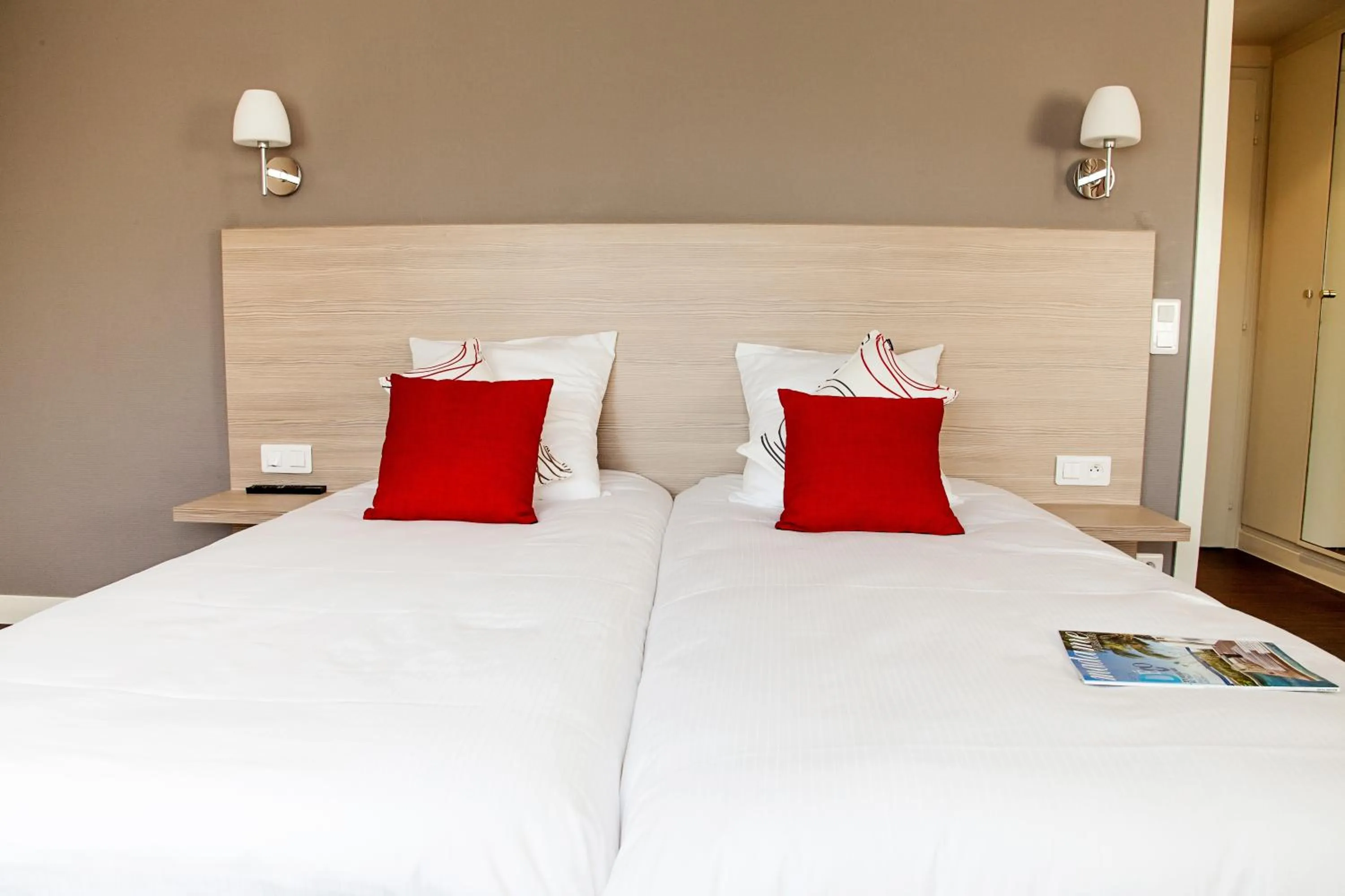 Bedroom, Bed in Hôtel Le Ménestrel