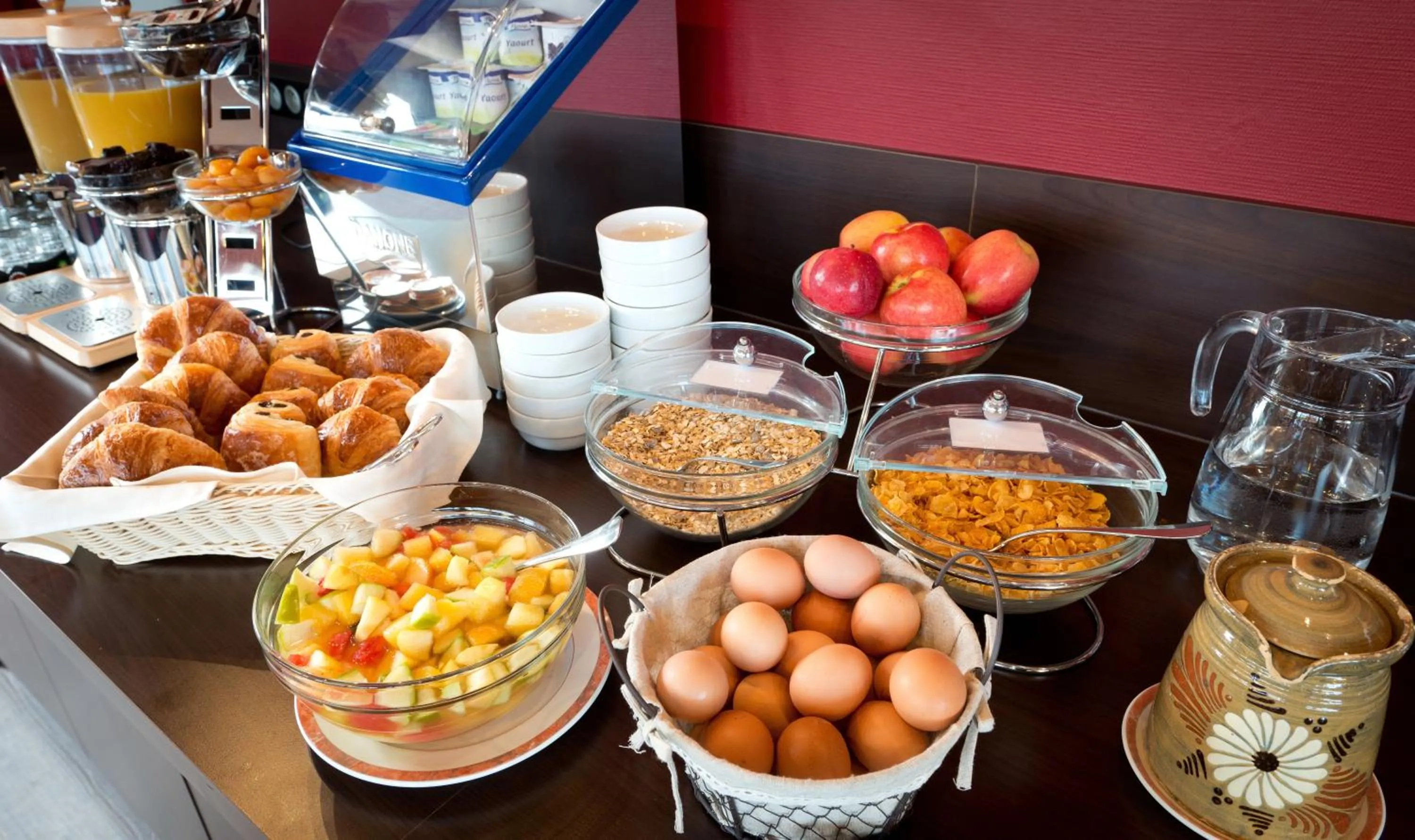 Food and drinks in Hôtel Le Ménestrel