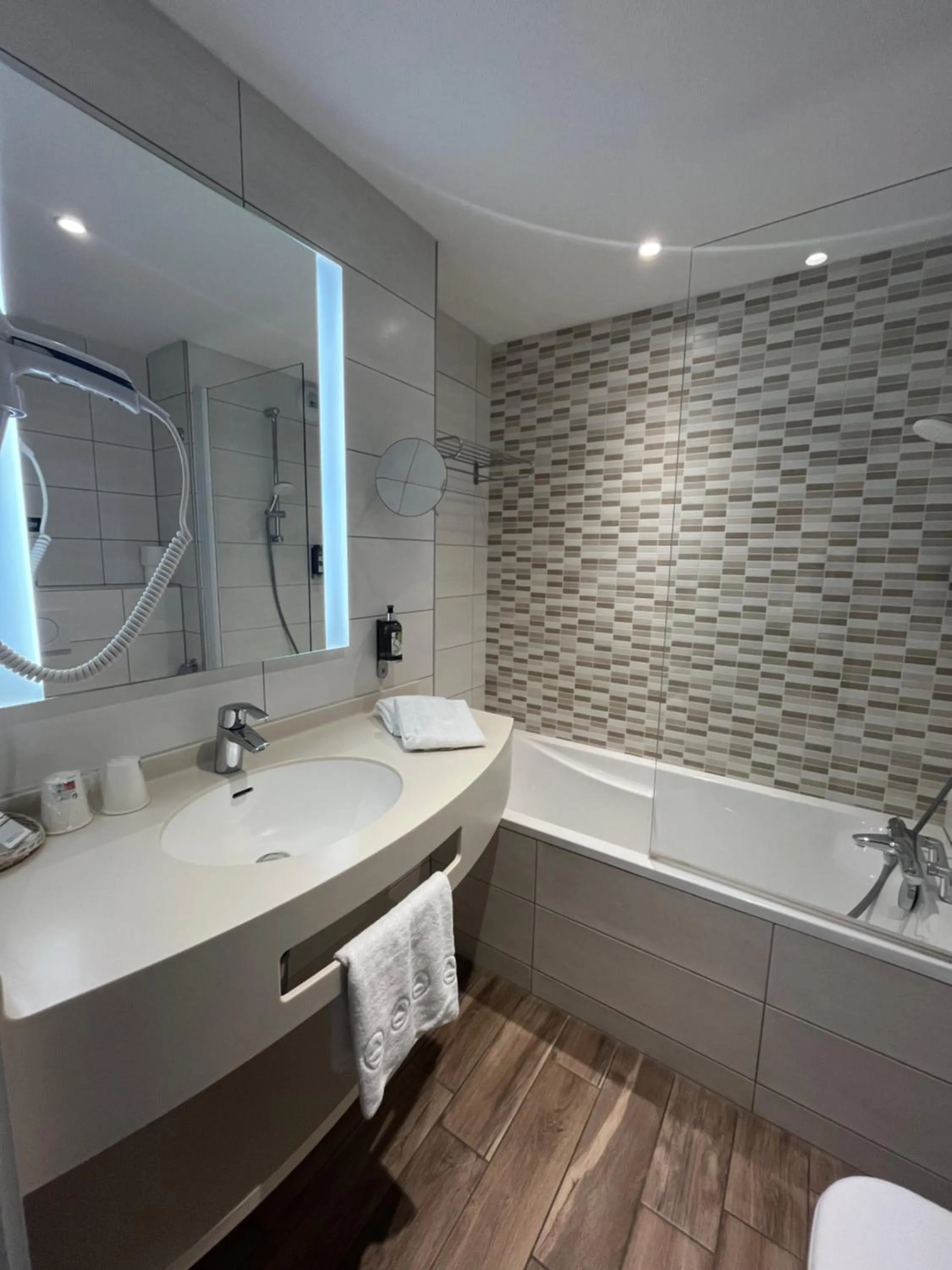 Bathroom in Hôtel Le Ménestrel