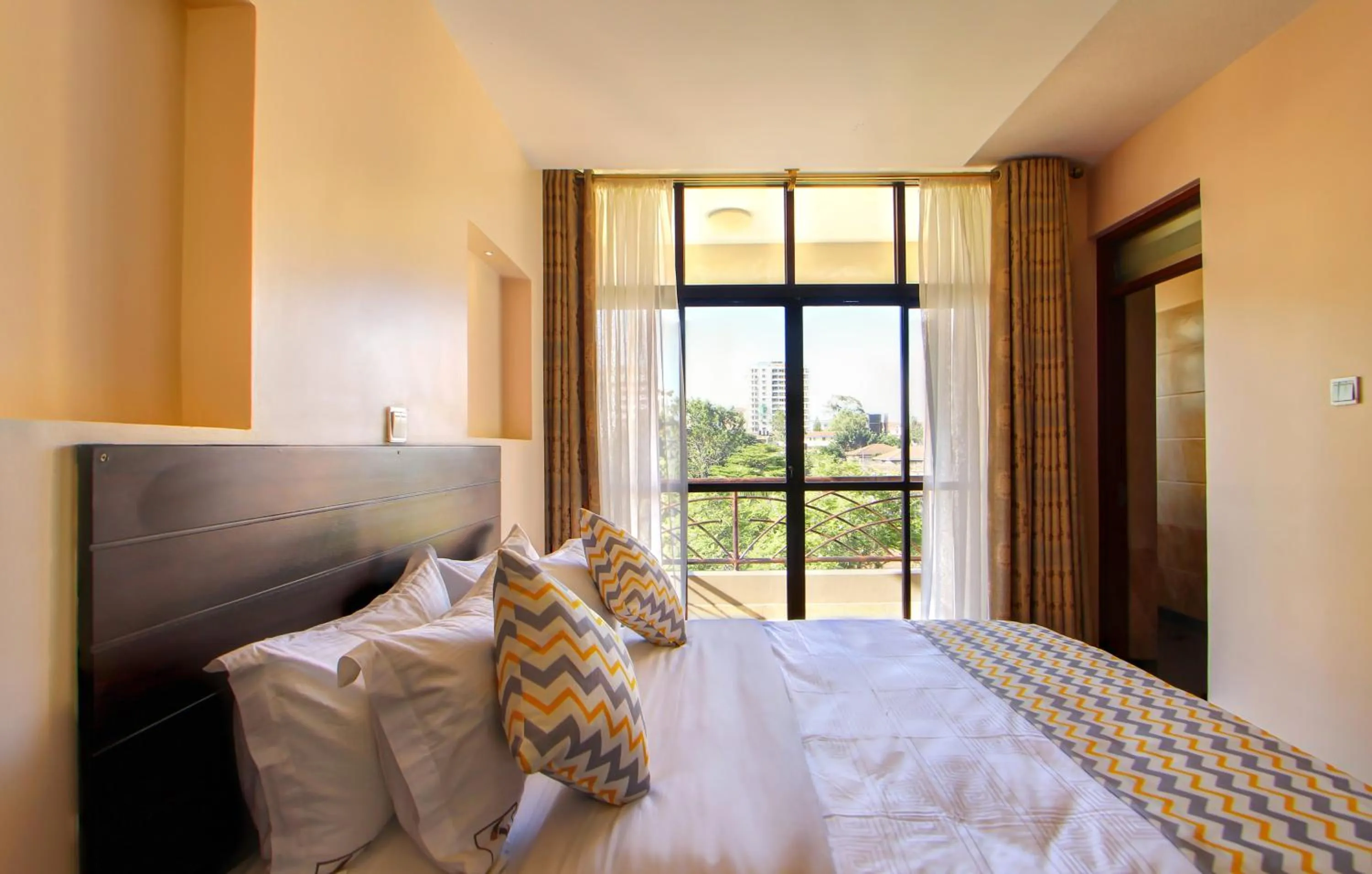 View (from property/room), Bed in Highlands Suites Hotel Apartments