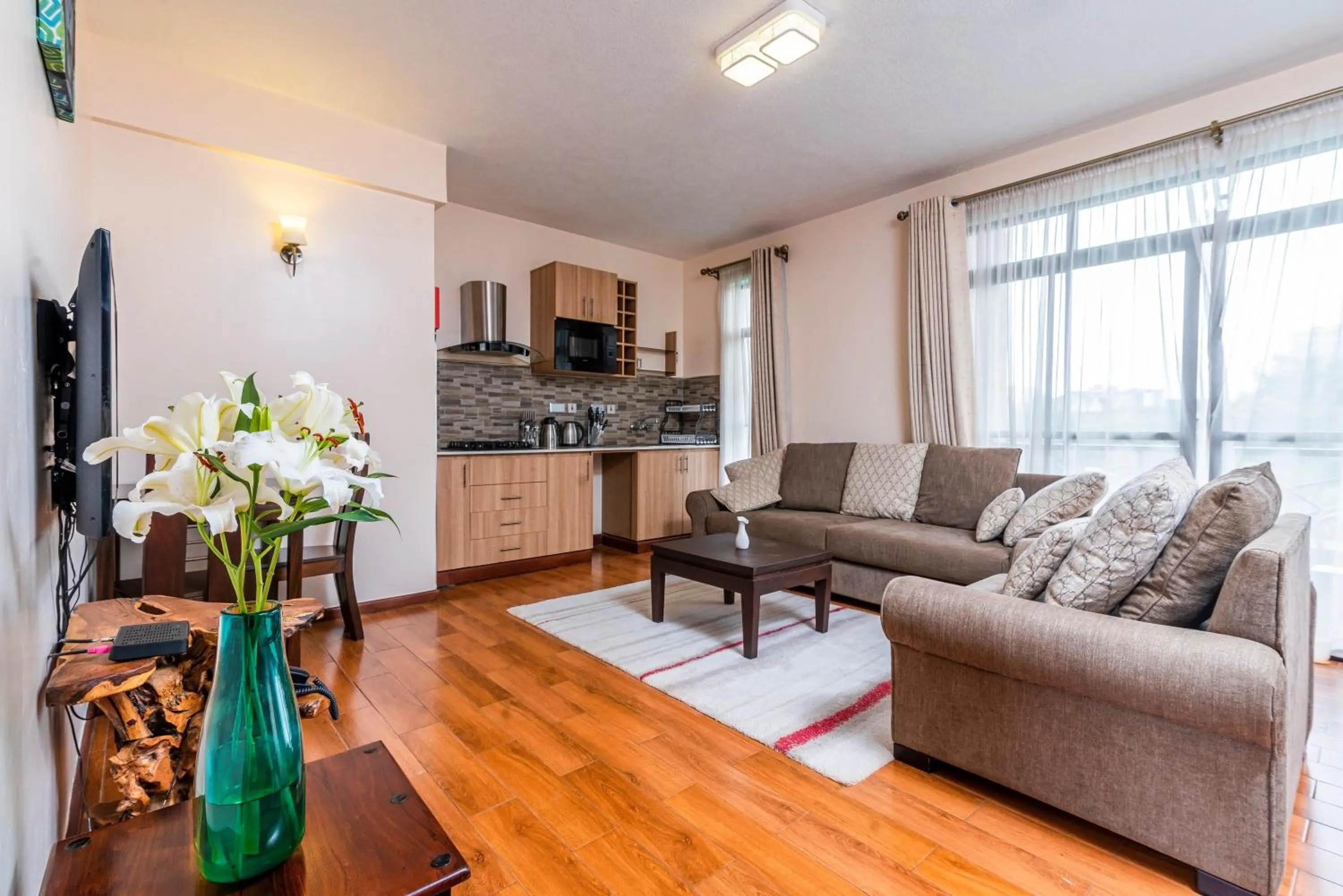 Kitchen or kitchenette in Highlands Suites Hotel Apartments