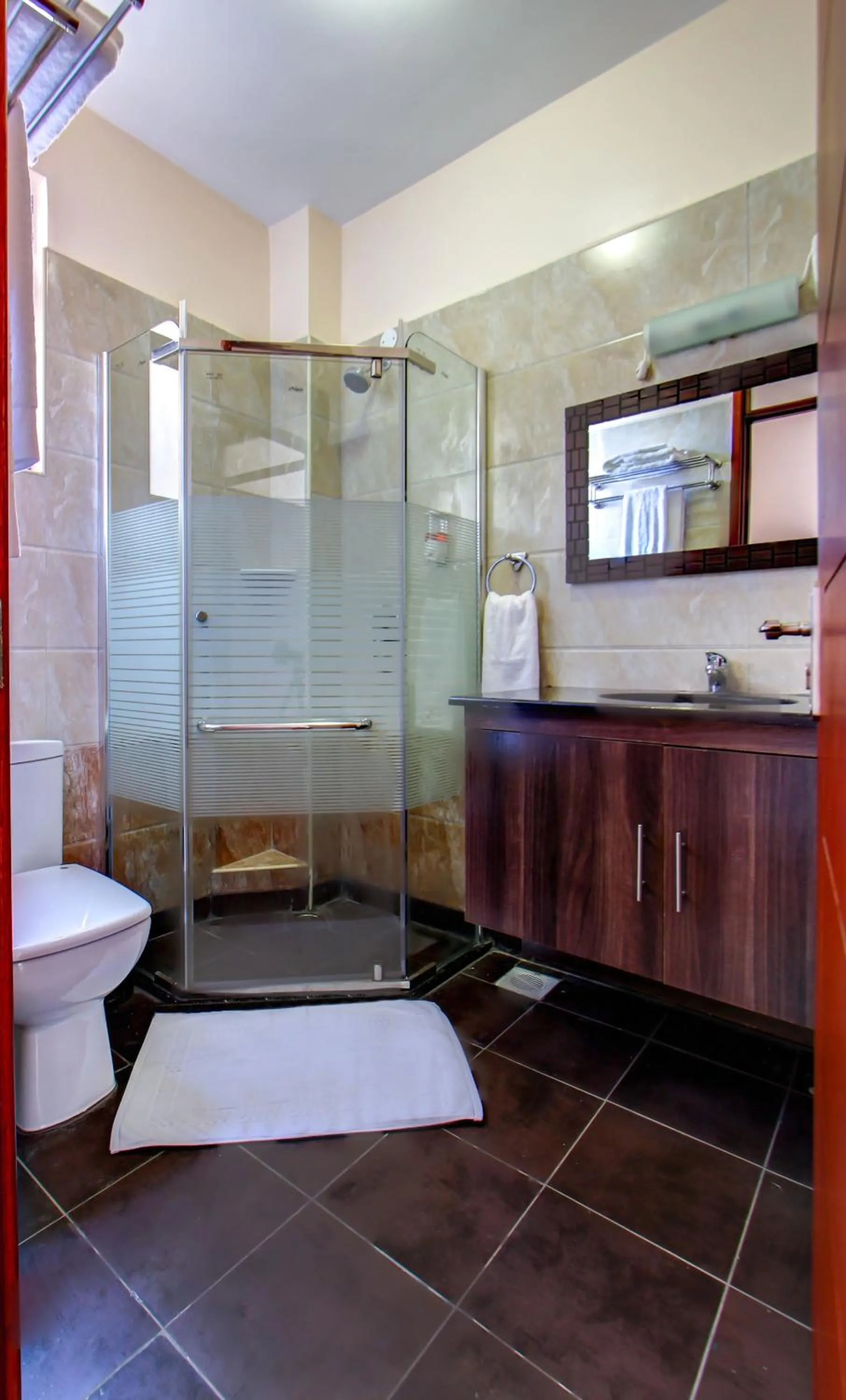 Bathroom in Highlands Suites Hotel Apartments