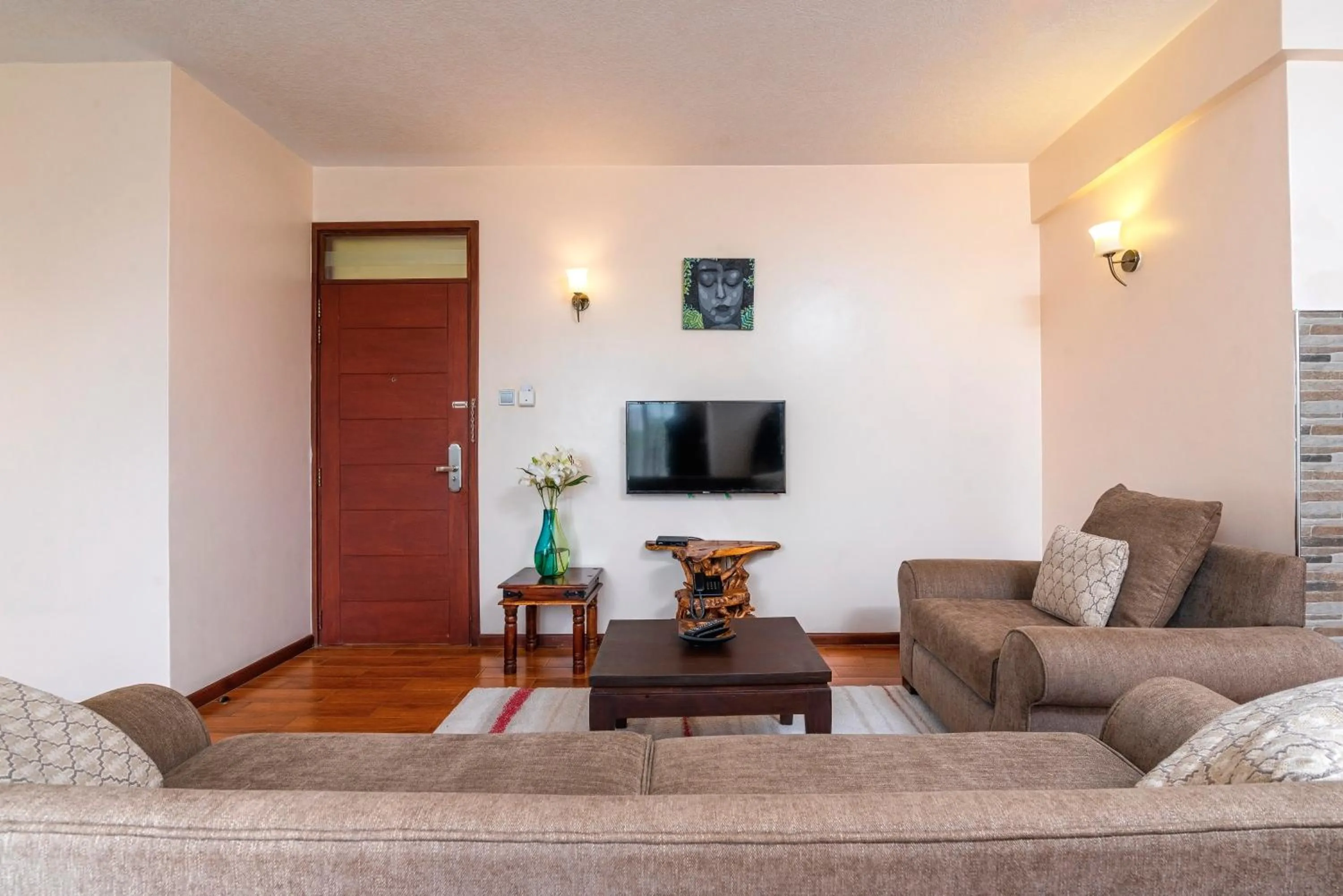 TV and multimedia in Highlands Suites Hotel Apartments