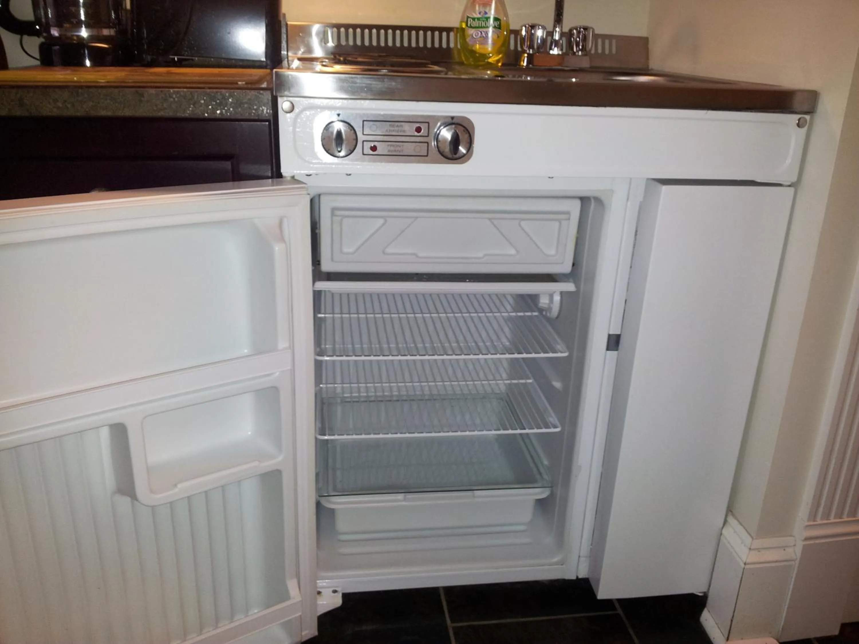 Kitchen or kitchenette in Chipman Hill Suites - Union Street