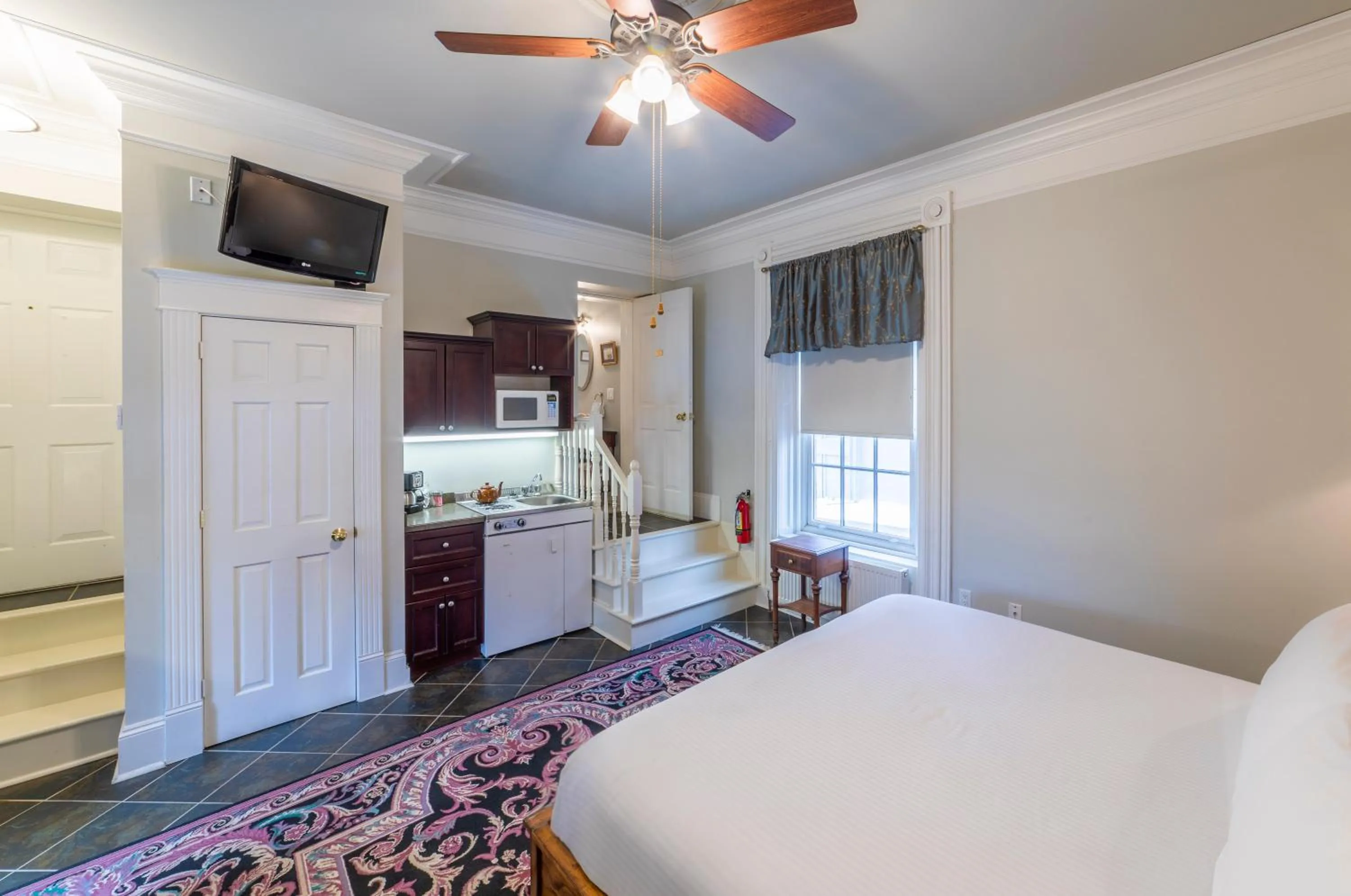 Kitchen or kitchenette, Bed in Chipman Hill Suites - Union Street