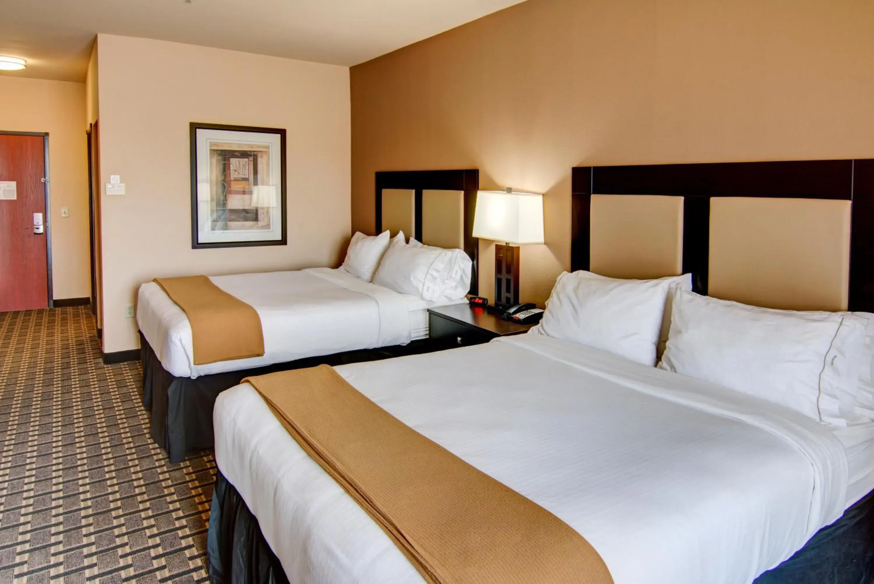 Room with Two Beds - Hearing Accessible - Non-Smoking in Holiday Inn Express Hotel & Suites Paris by IHG Room with Two Beds - Hearing Accessible - Non-Smoking in Holiday Inn Express Hotel & Suites Paris by IHG