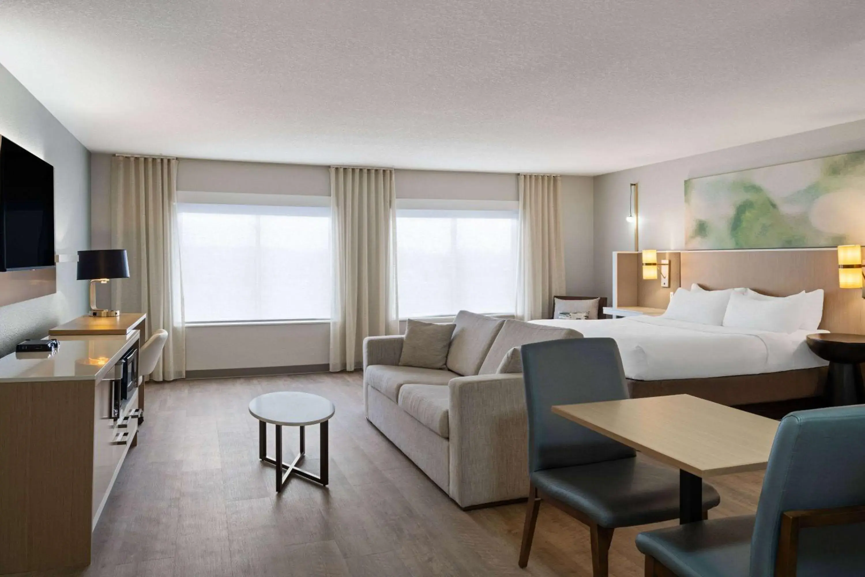 Business Room with Sofa Bed - Non-Smoking in Wyndham Garden Otsego-Minneapolis Business Room with Sofa Bed - Non-Smoking in Wyndham Garden Otsego-Minneapolis