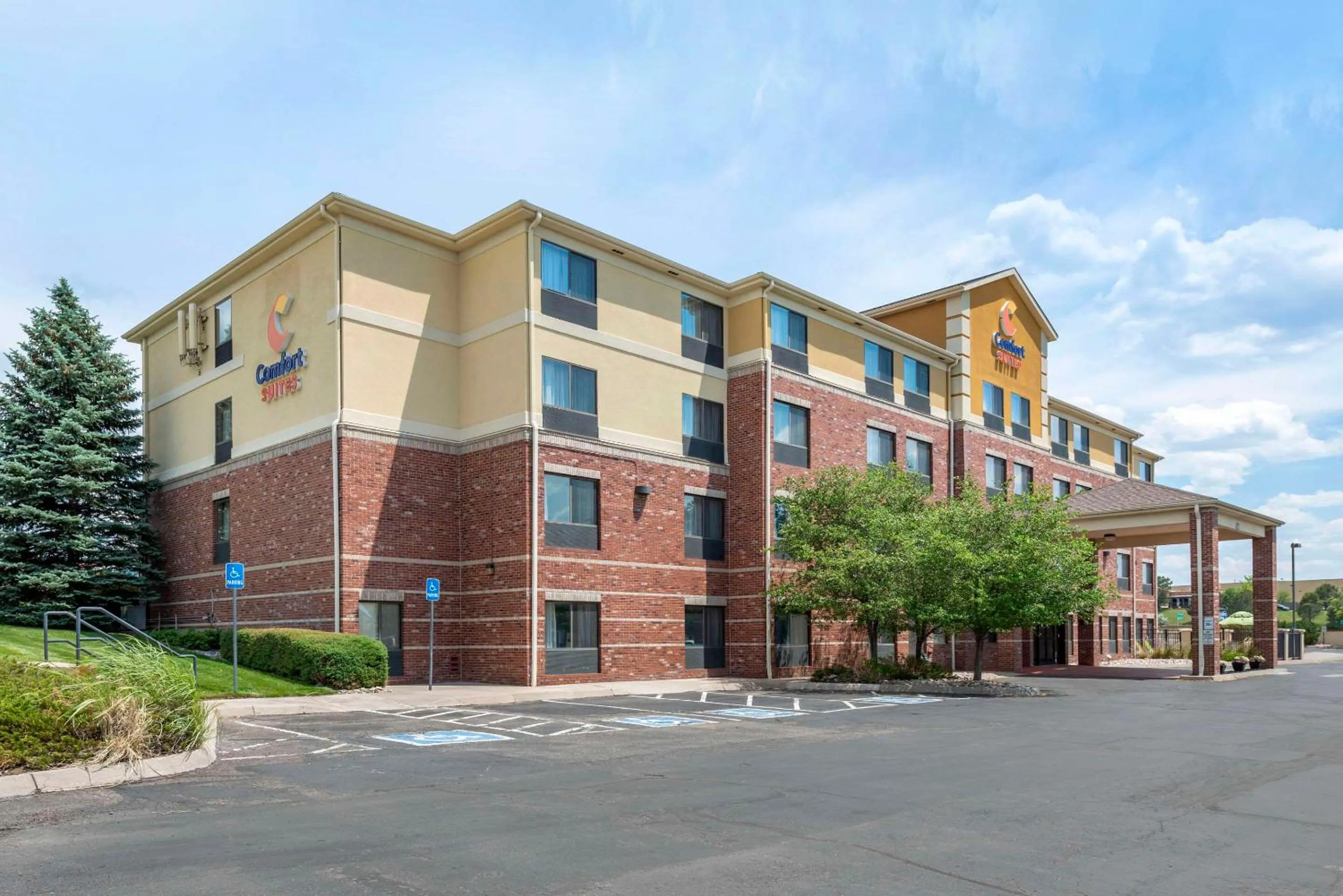 Property building in Comfort Suites Highlands Ranch Denver Tech Center Area