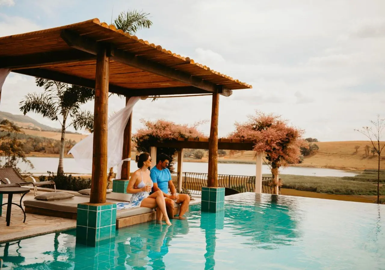 People in Hotel Chalé Capitólio