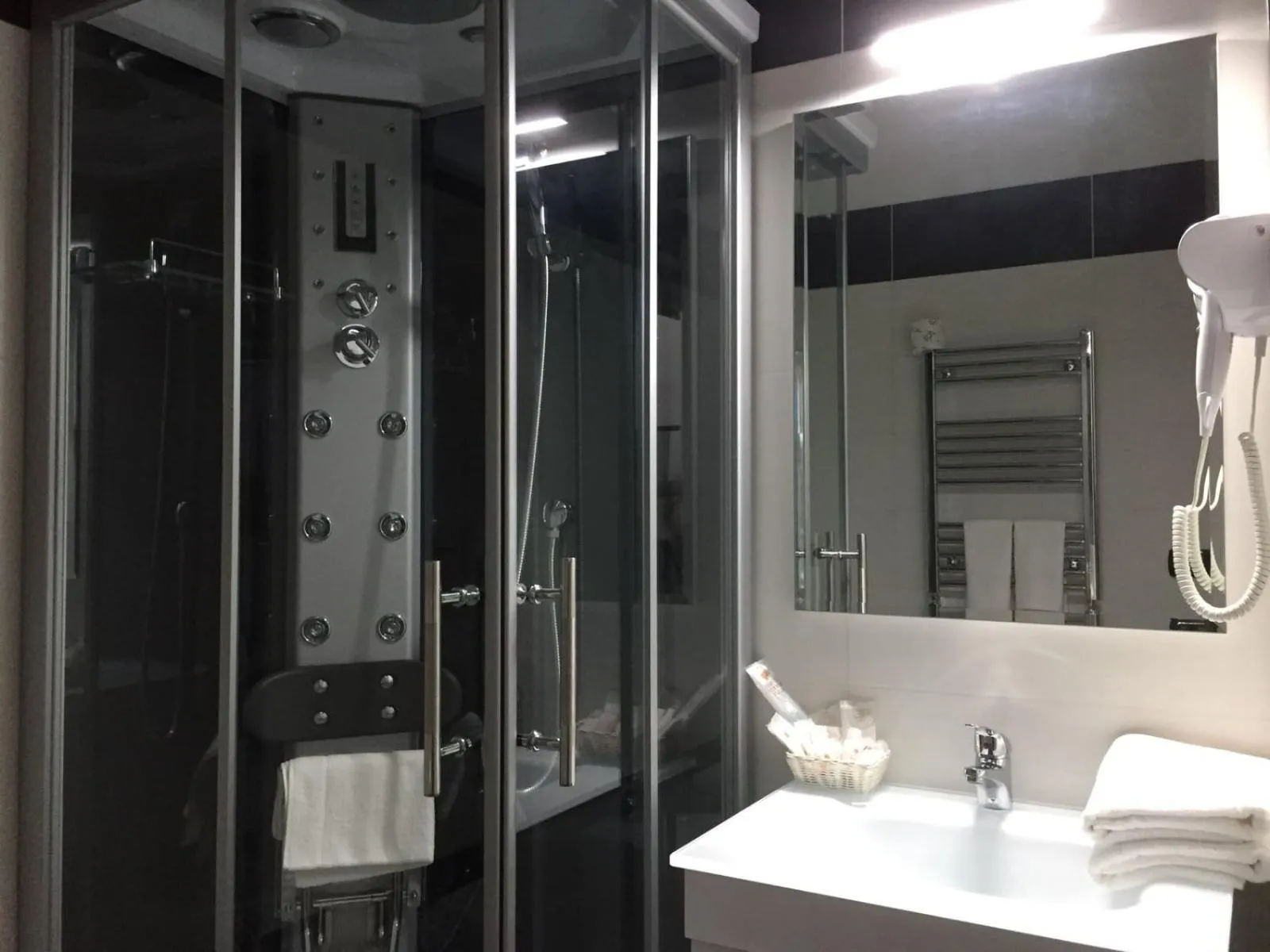 MB95 - Mezzocannone Luxurious Bed&Breakfast