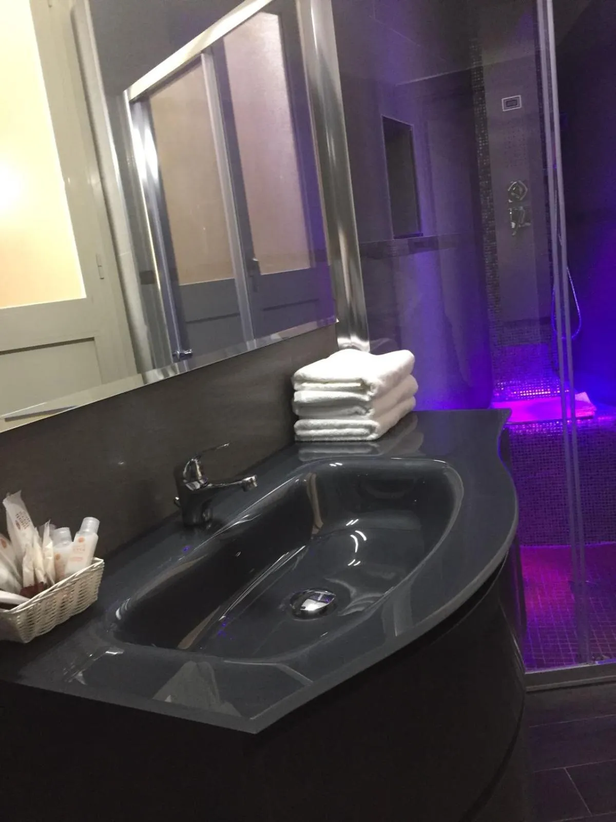 Area and facilities in MB95 - Mezzocannone Luxurious Bed&Breakfast