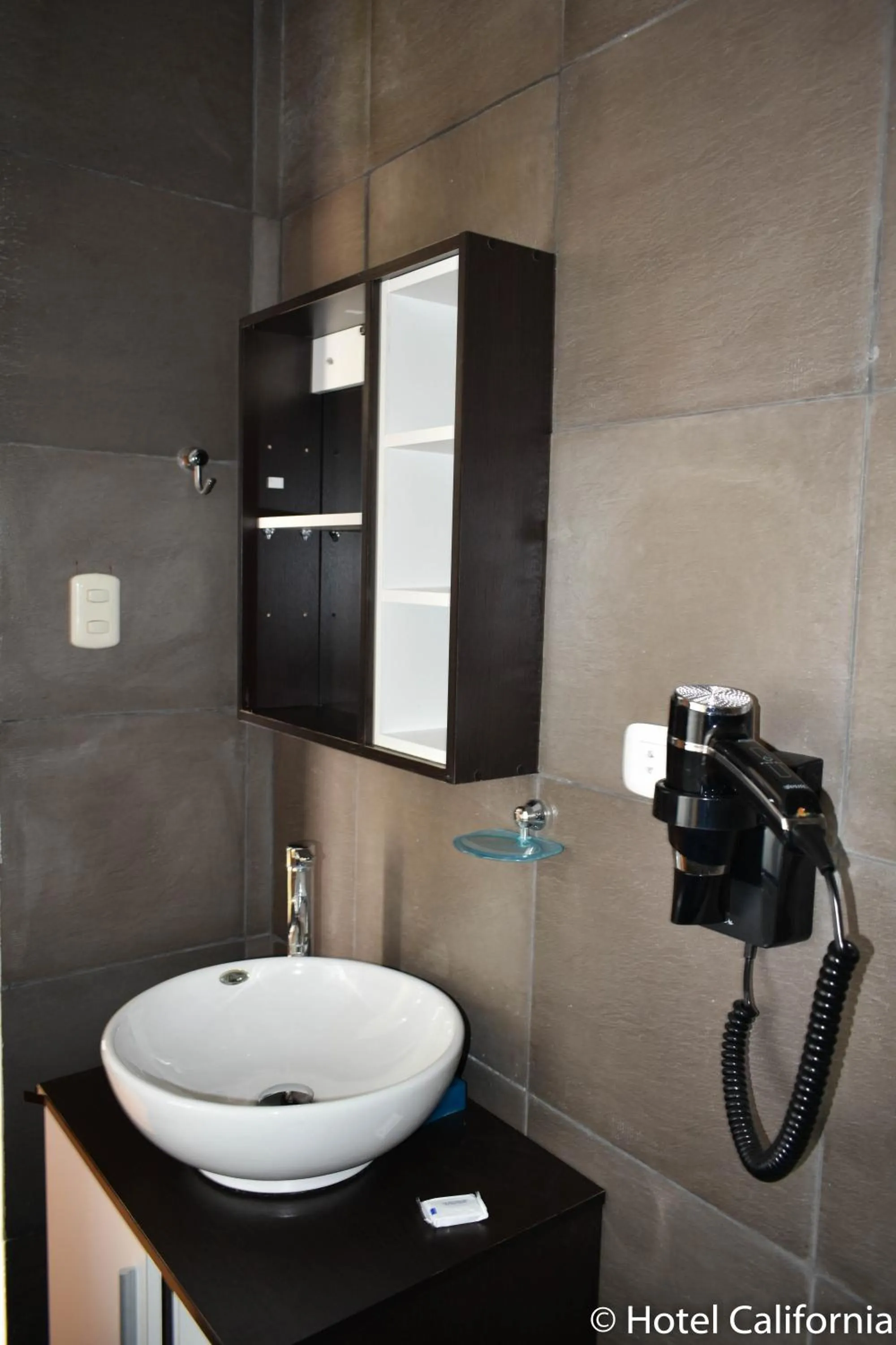 Bathroom in Hotel California Calca