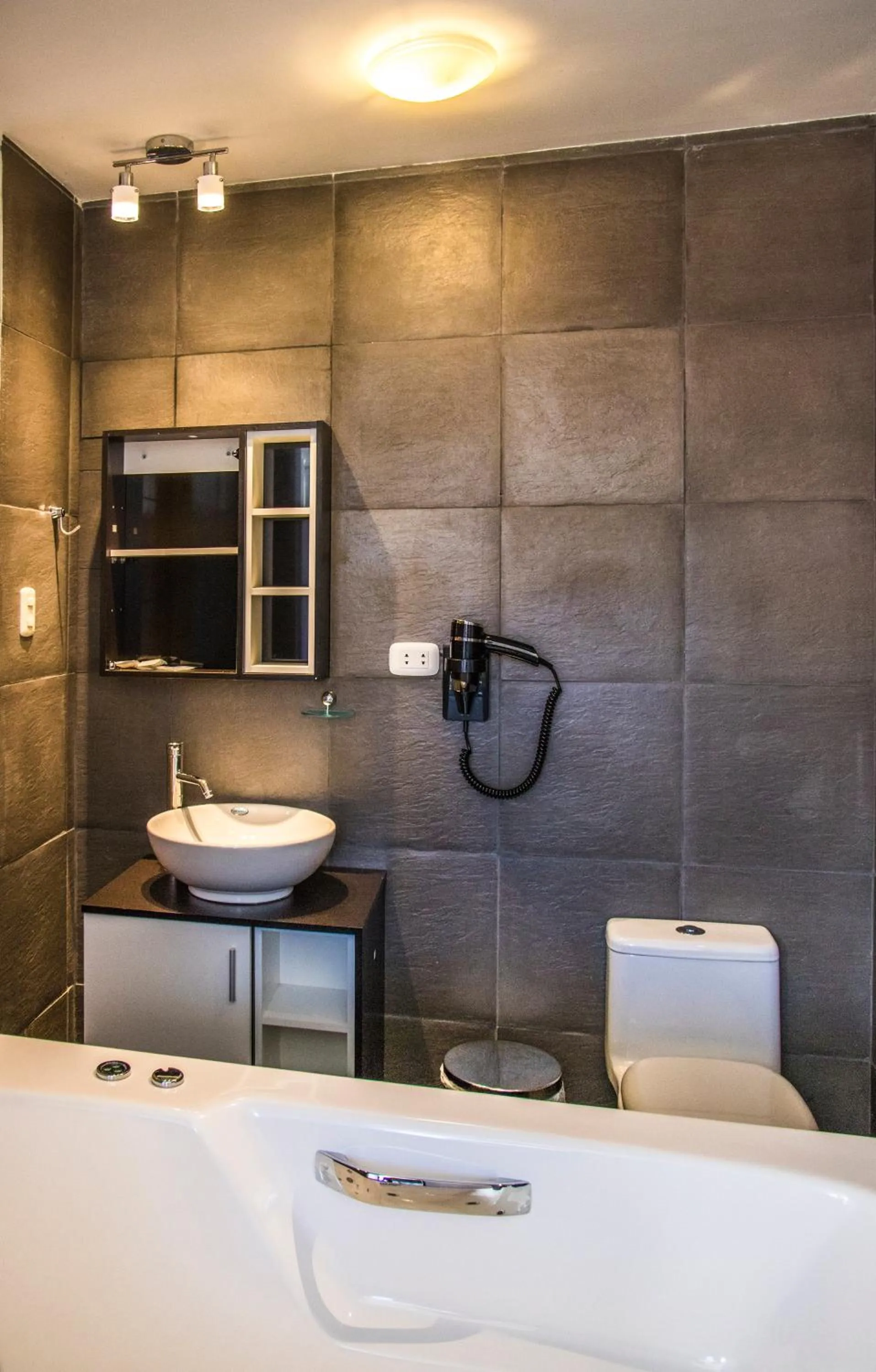 Bathroom in Hotel California Calca