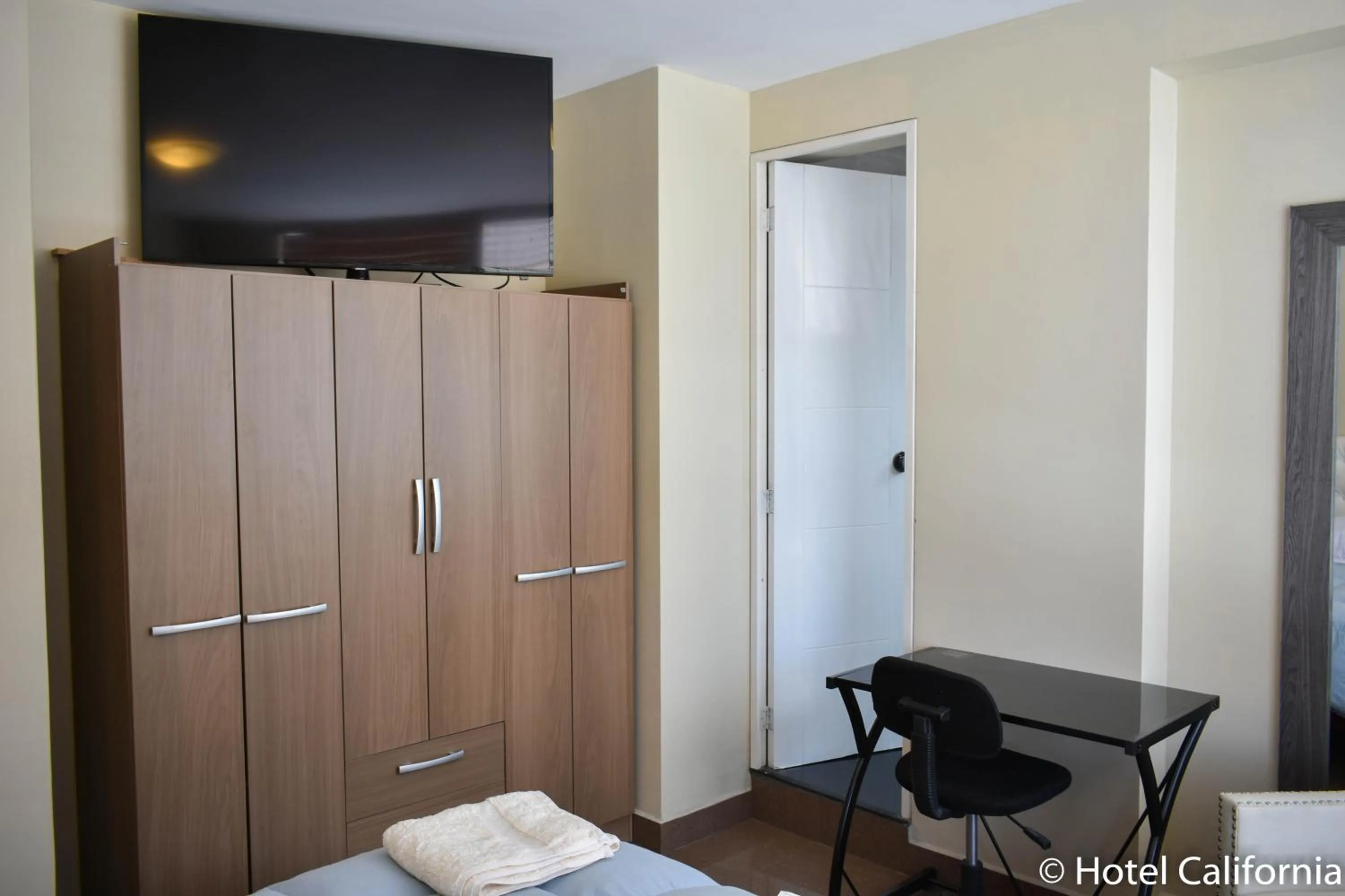 TV and multimedia in Hotel California Calca