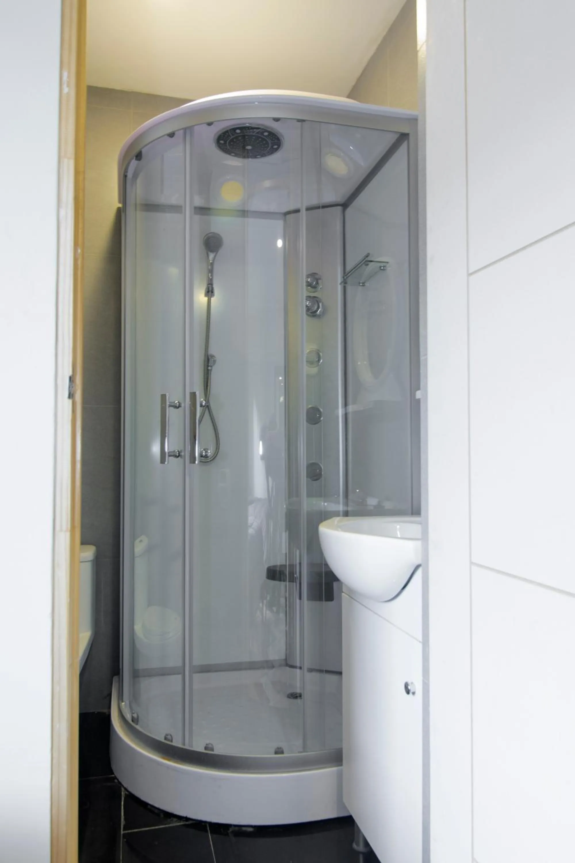 Bathroom in Hotel California Calca