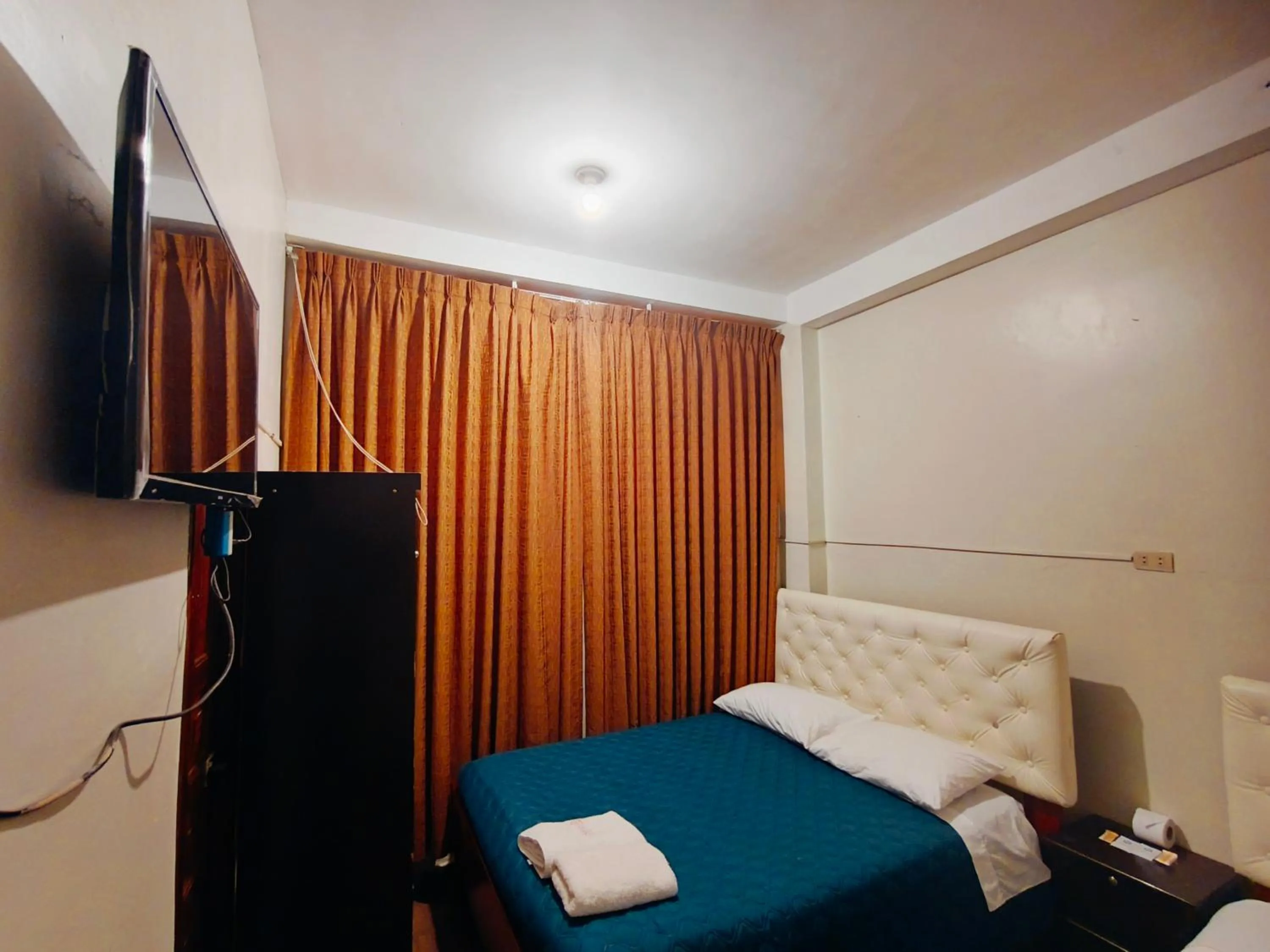 Budget Double Room in Hotel California Calca