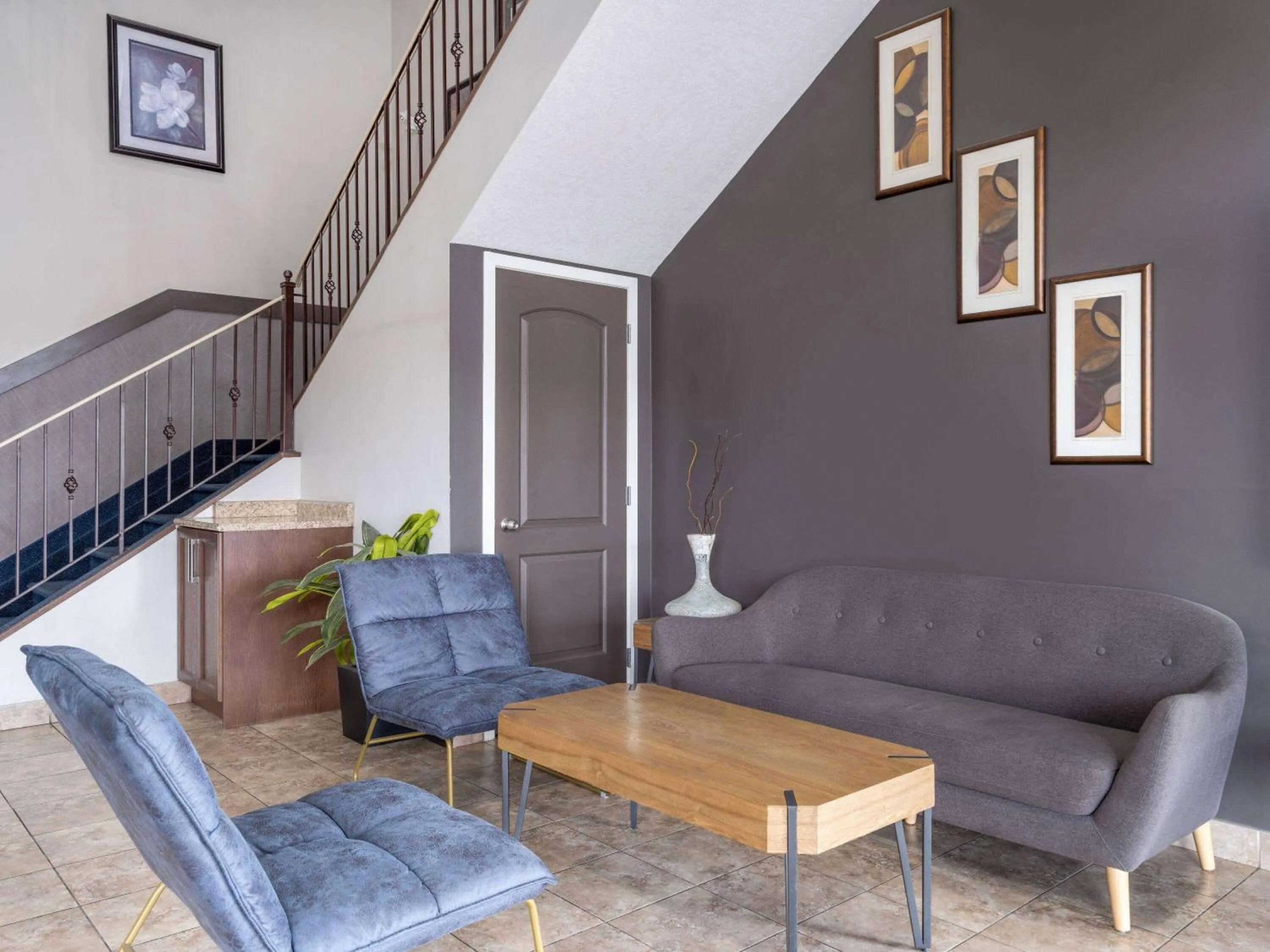 Lobby or reception in Travelodge by Wyndham Wetaskiwin