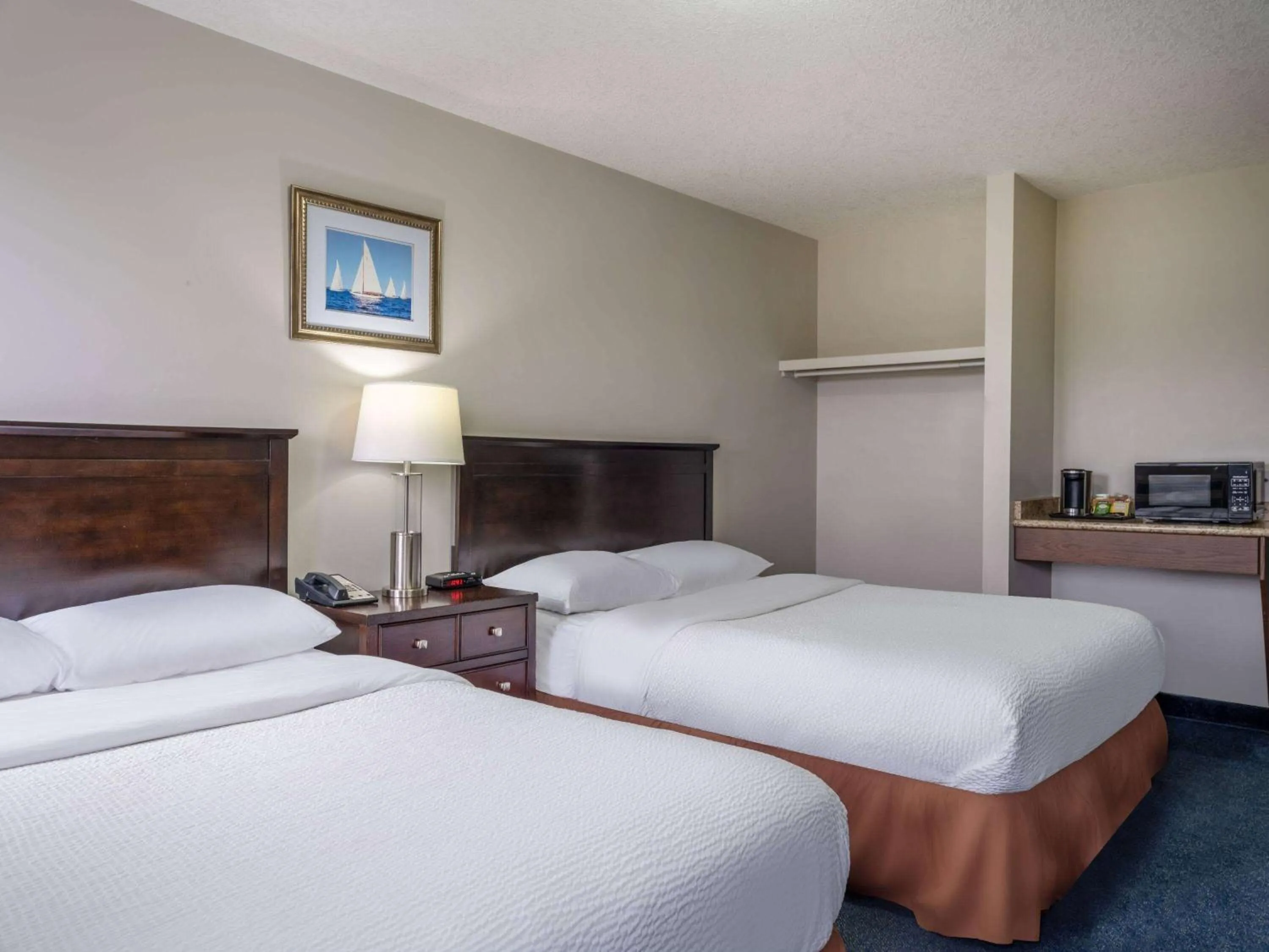 Photo of the whole room, Bed in Travelodge by Wyndham Wetaskiwin