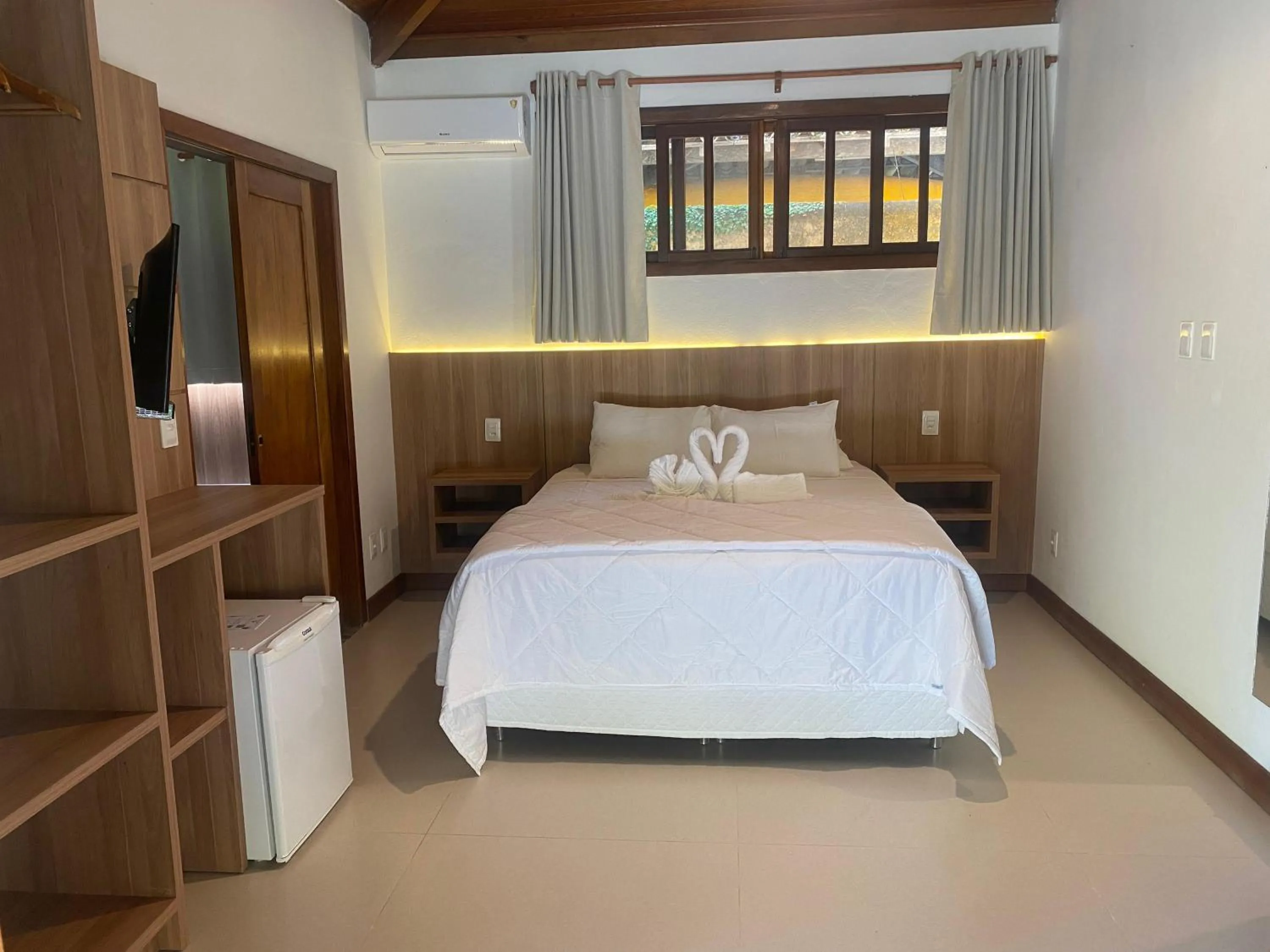 Photo of the whole room, Bed in Pousada Porto da Barra