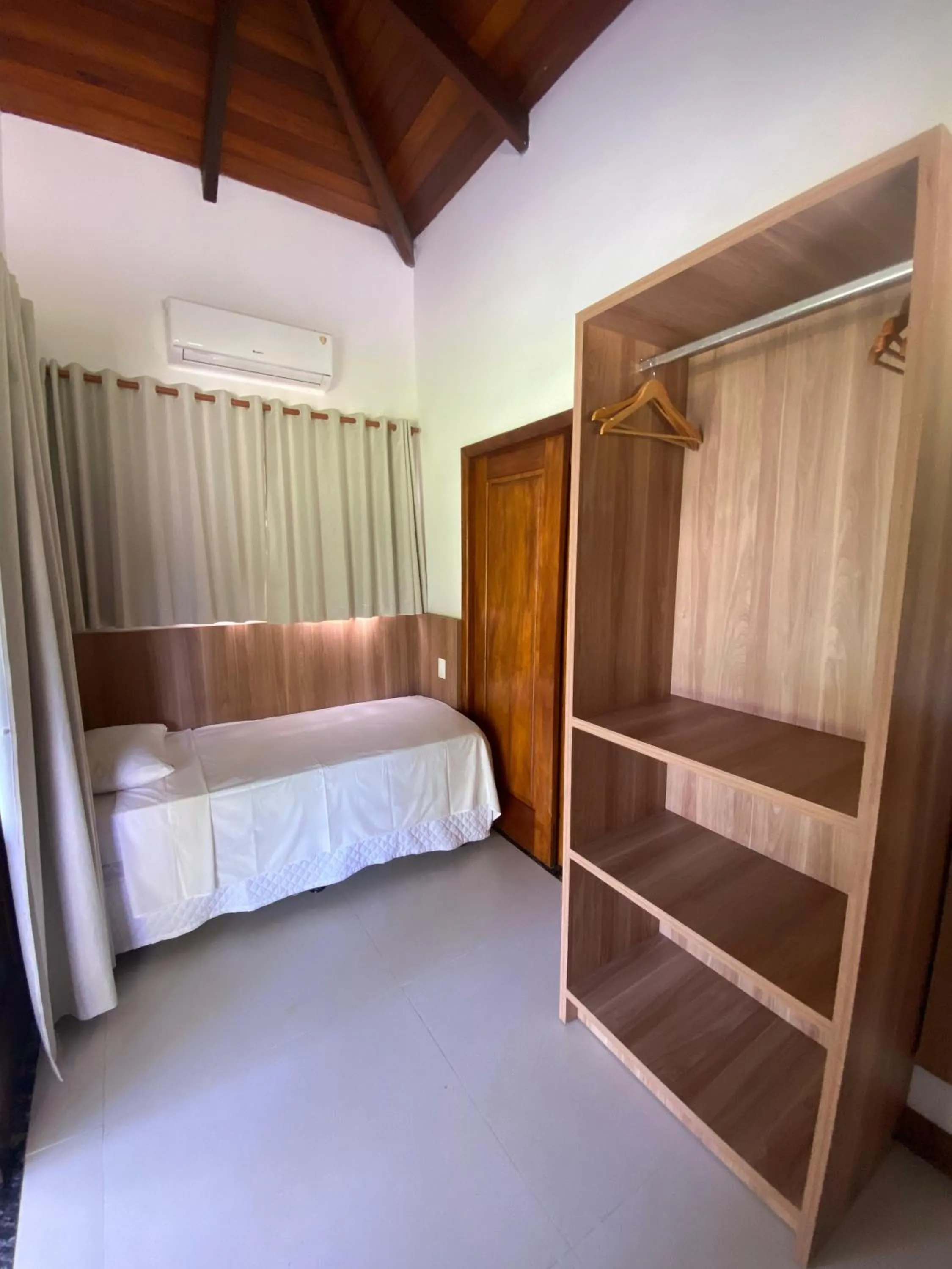 Photo of the whole room, Bed in Pousada Porto da Barra
