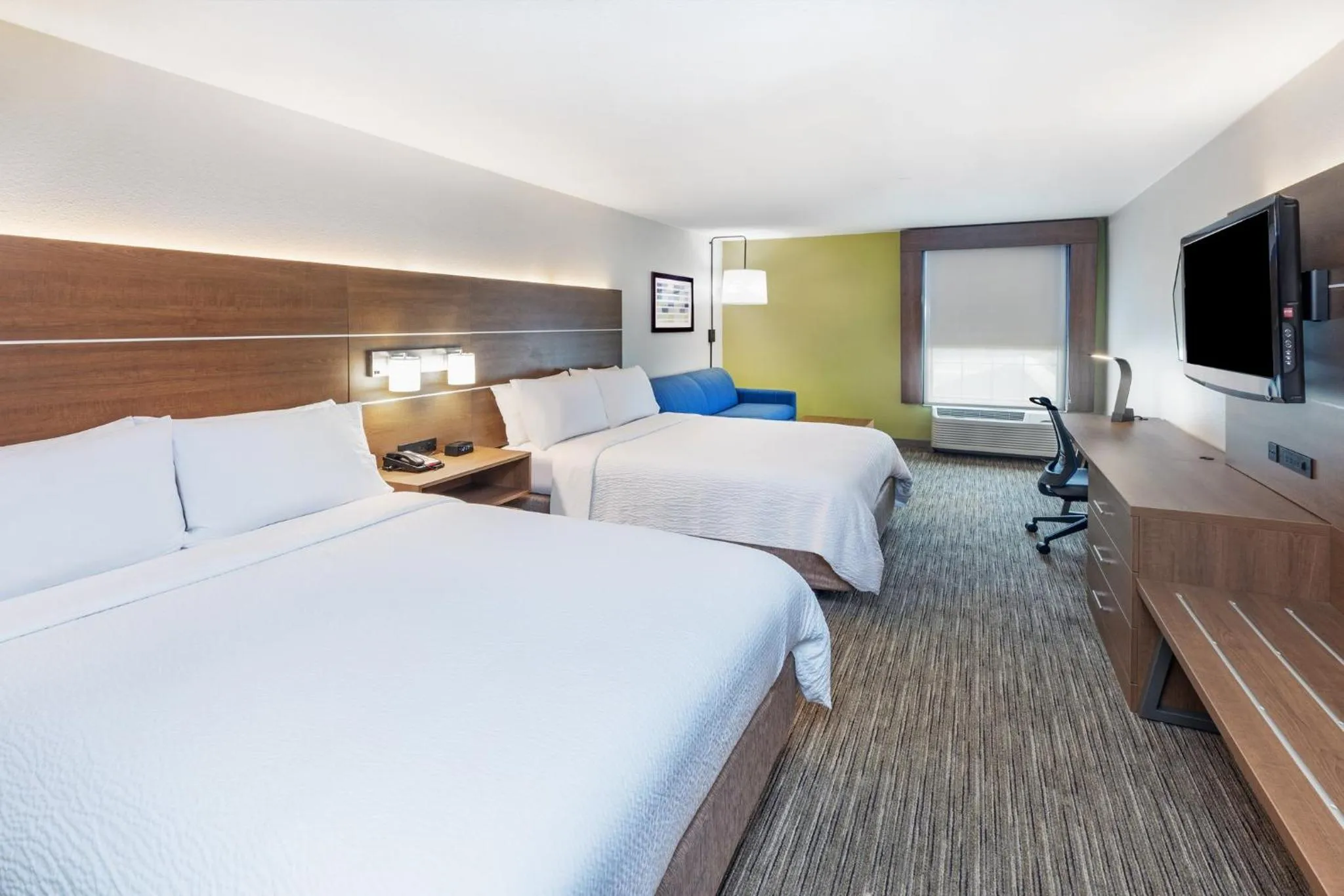 Photo of the whole room, Bed in Holiday Inn Express & Suites Sulphur - Lake Charles by IHG