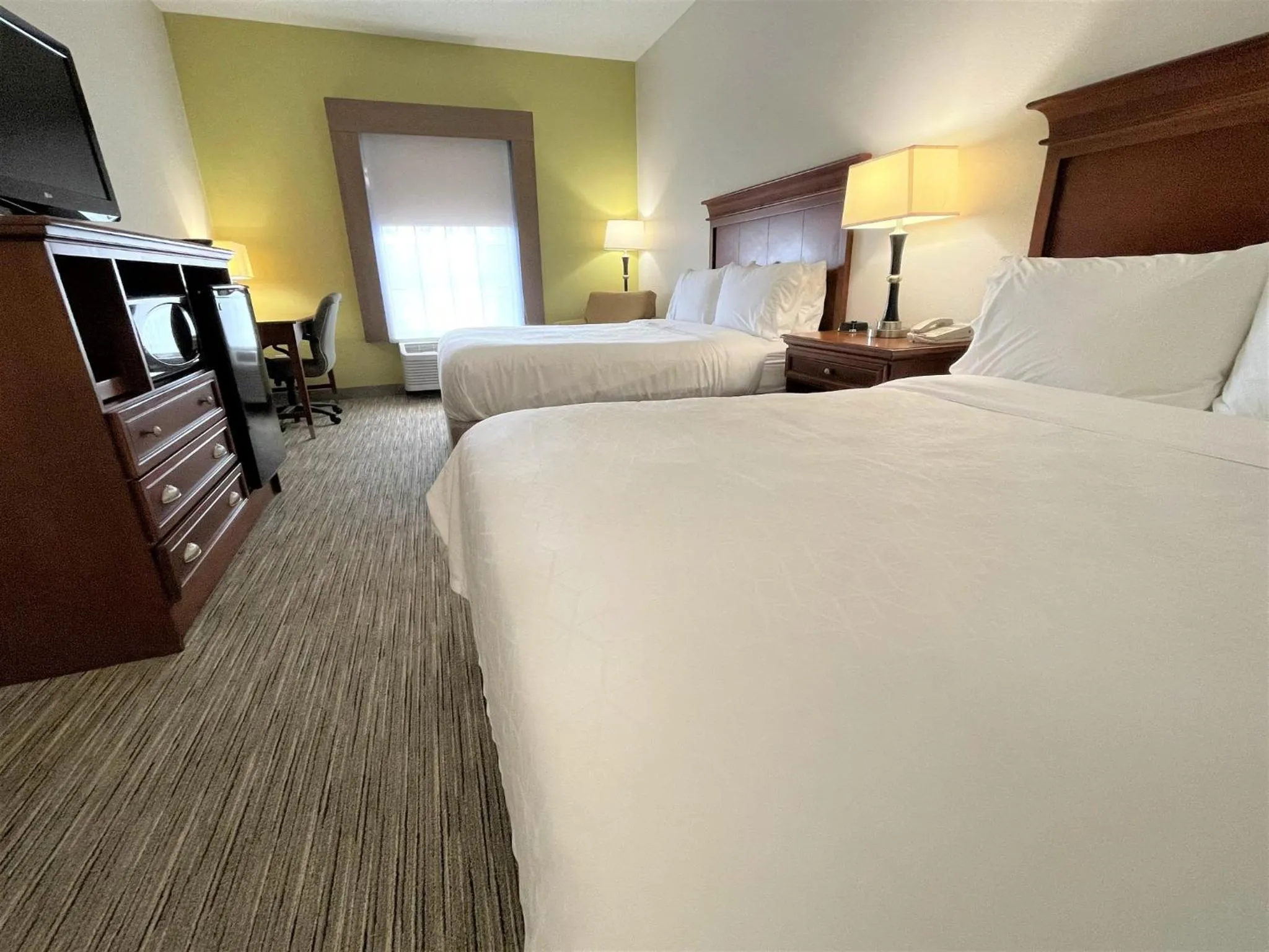 Photo of the whole room, Bed in Holiday Inn Express & Suites Sulphur - Lake Charles by IHG