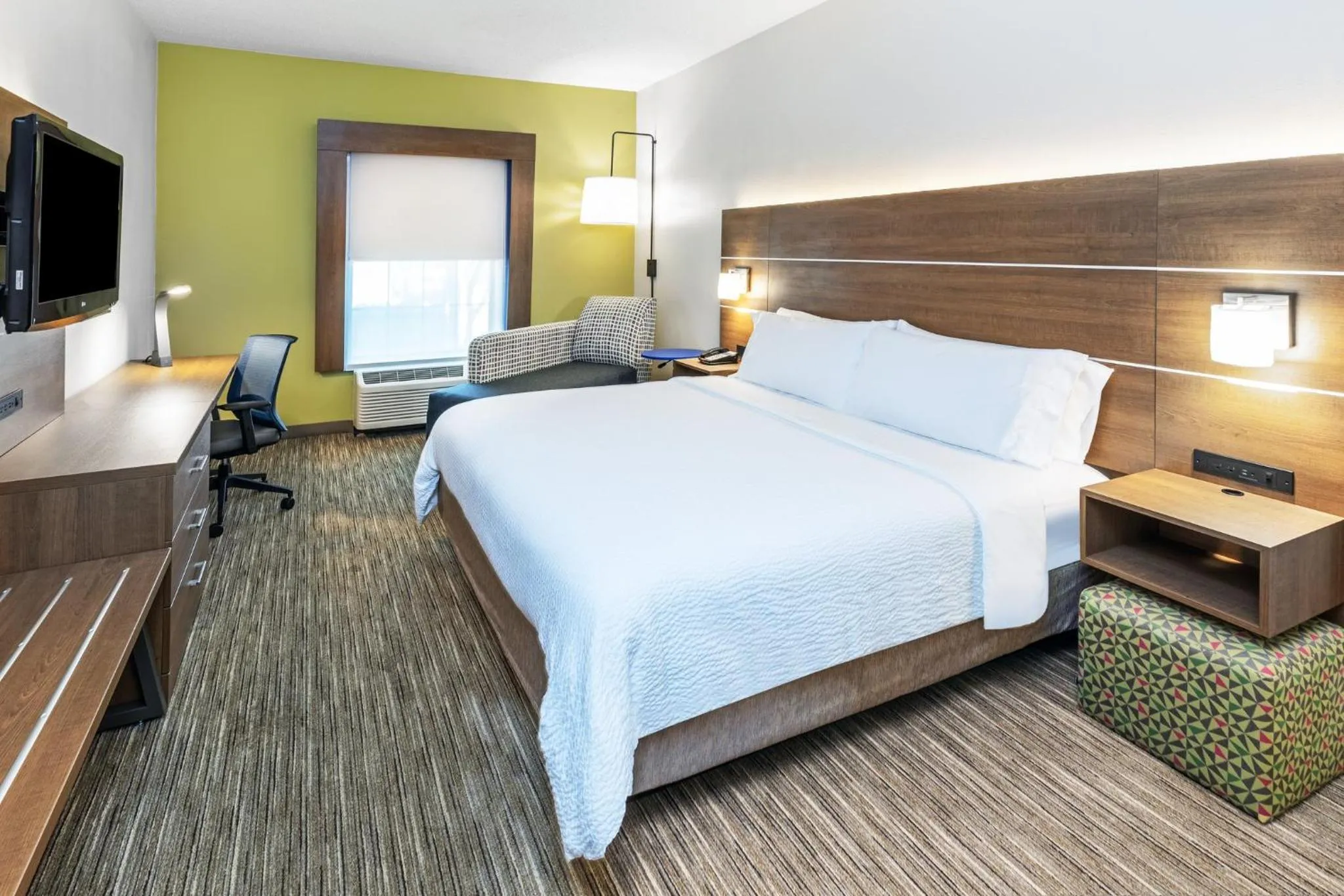 Photo of the whole room, Bed in Holiday Inn Express & Suites Sulphur - Lake Charles by IHG