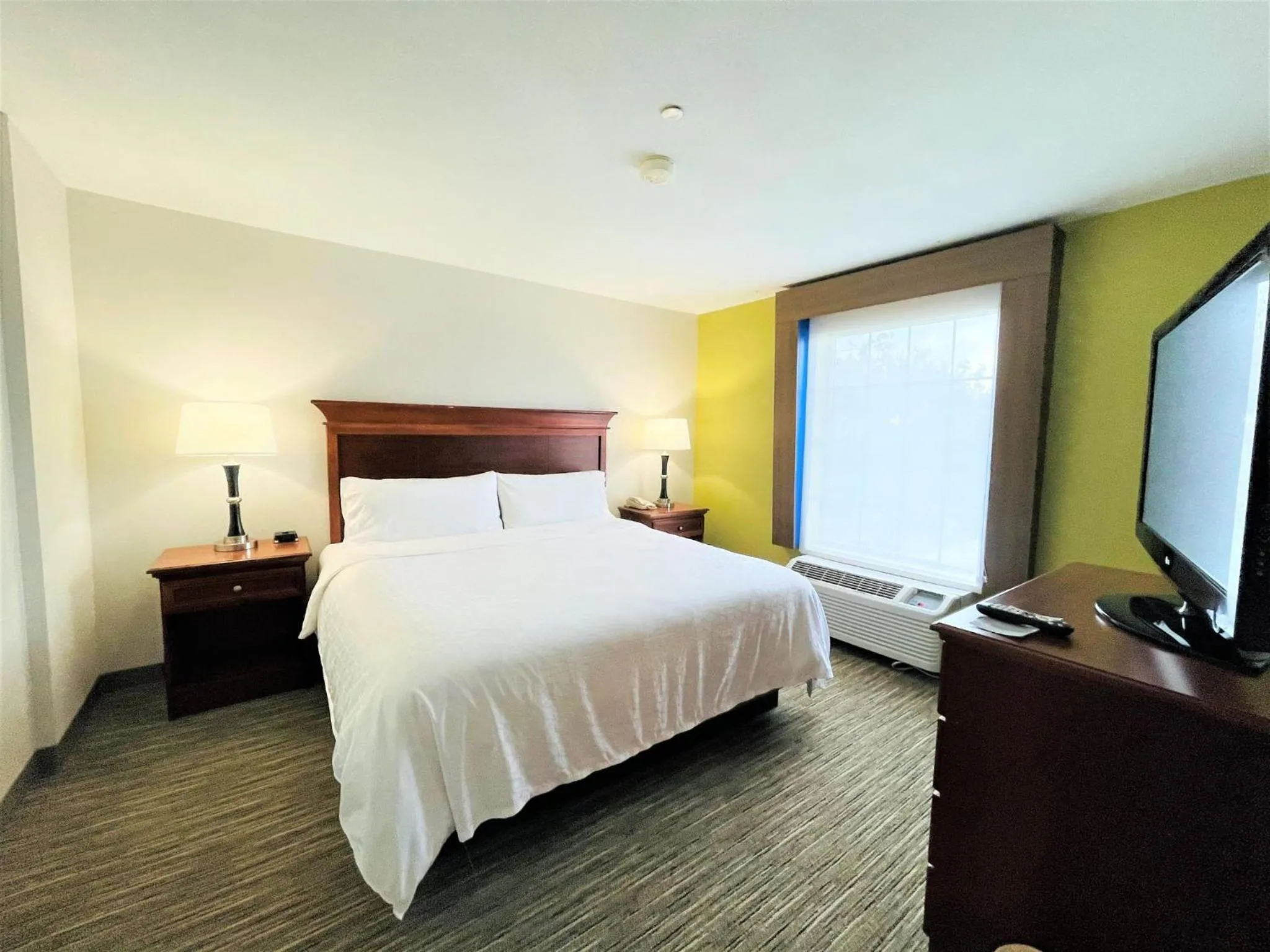 Bedroom, Bed in Holiday Inn Express & Suites Sulphur - Lake Charles by IHG