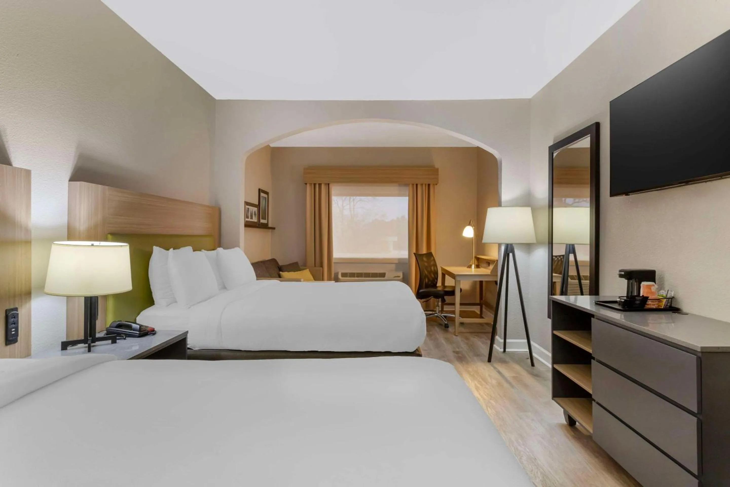 Bedroom, Bed in Comfort Suites Shenandoah-The Woodlands