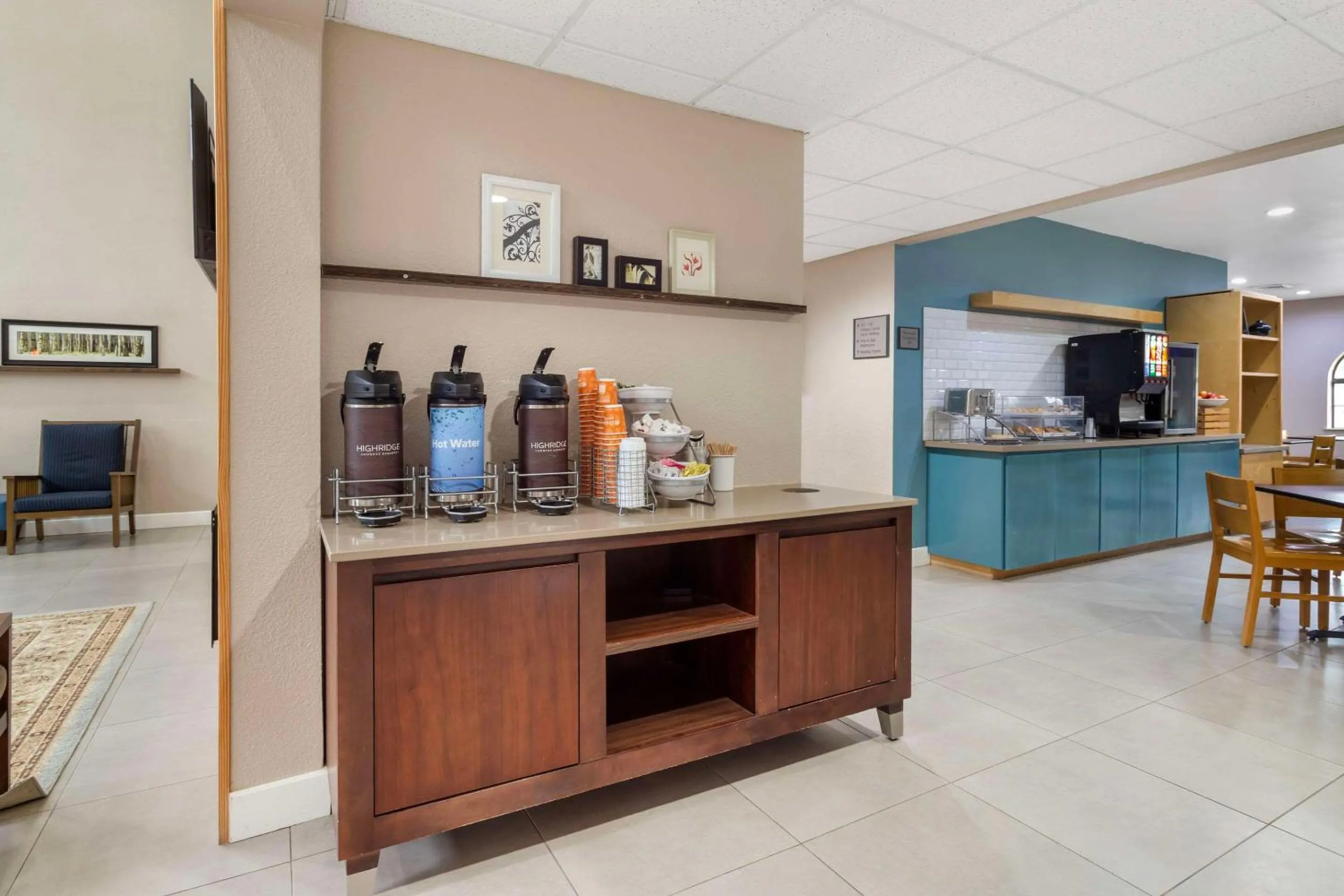 Breakfast in Comfort Suites Shenandoah-The Woodlands