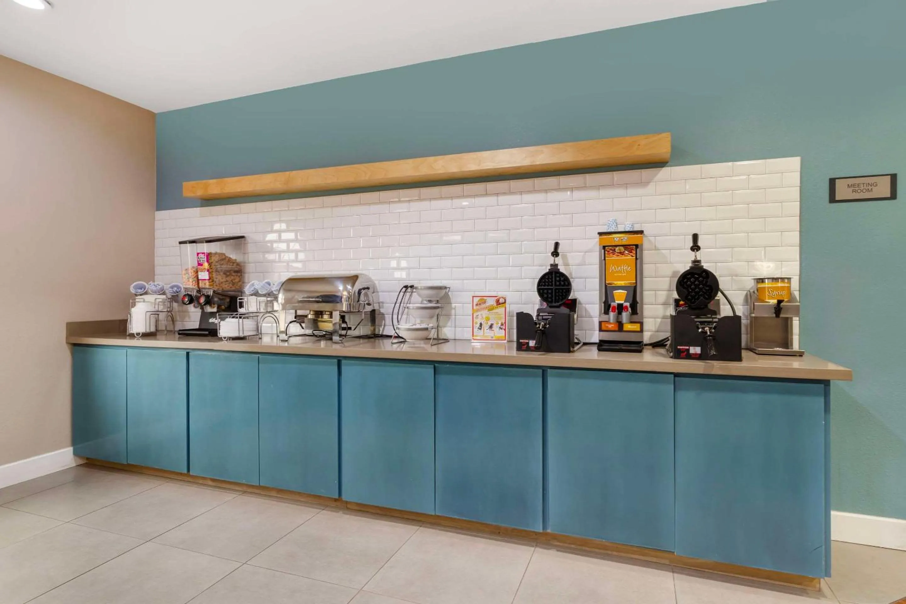 Breakfast in Comfort Suites Shenandoah-The Woodlands