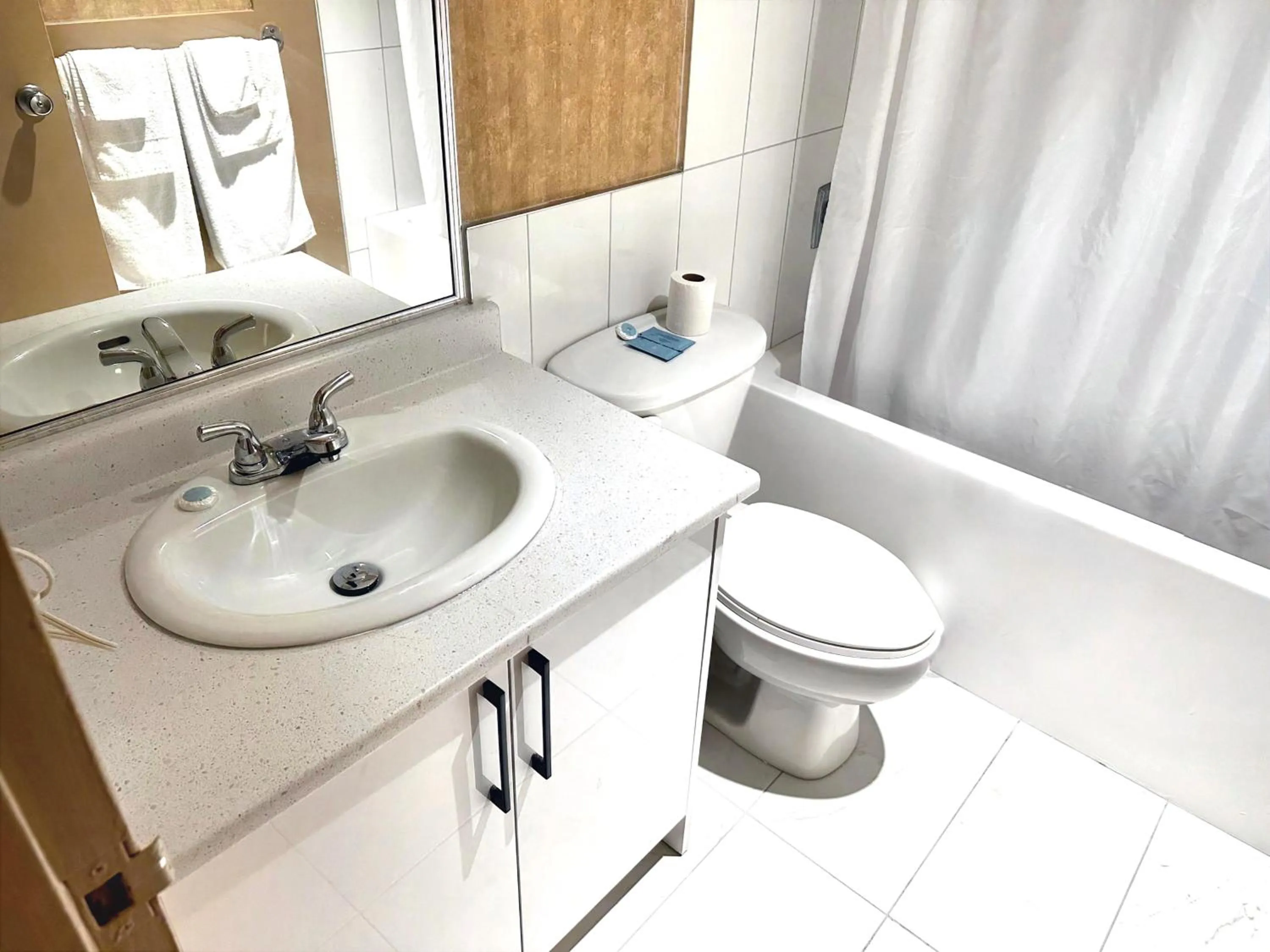 Bathroom in Linda Vista Motel